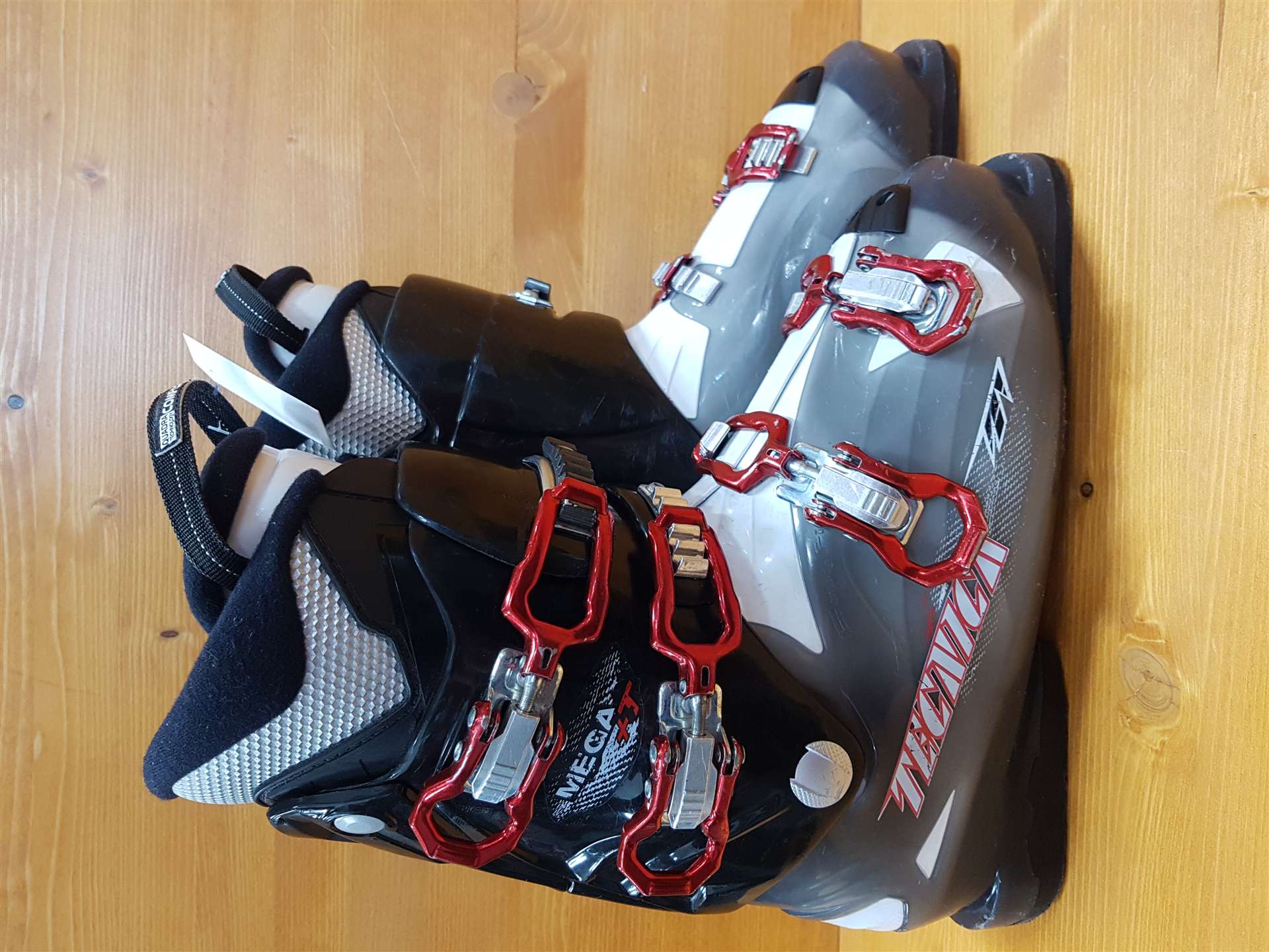 Použité lyžiarky TECNICA Mega +T