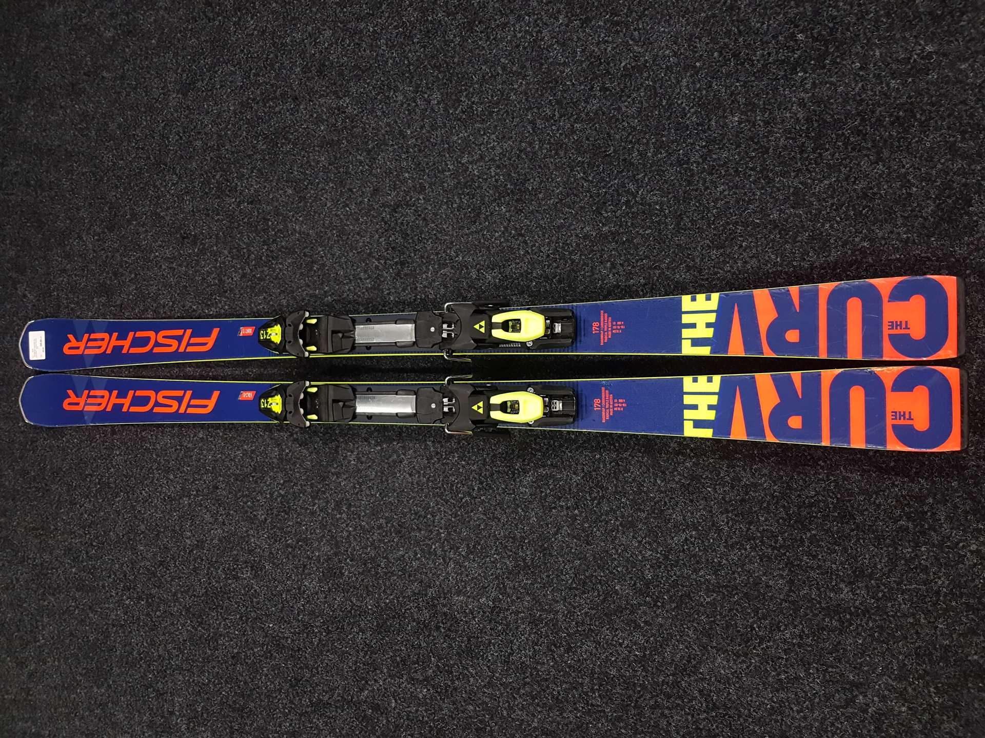 Použité lyže FISCHER The Curv RC4 + vázání Fischer Z13