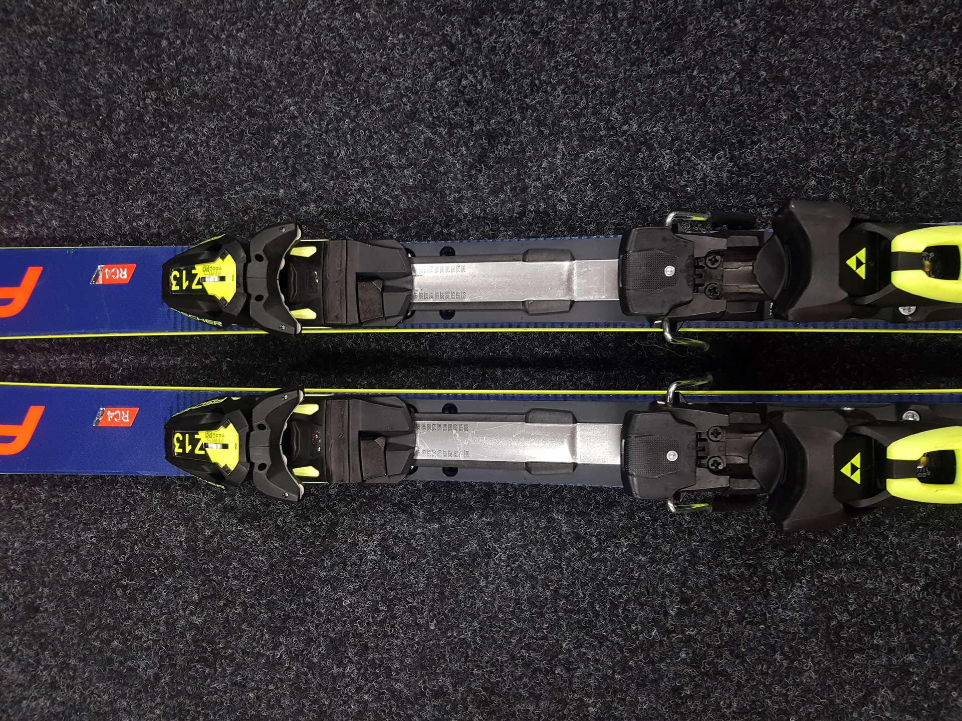 Použité lyže FISCHER The Curv RC4 + vázání Fischer Z13