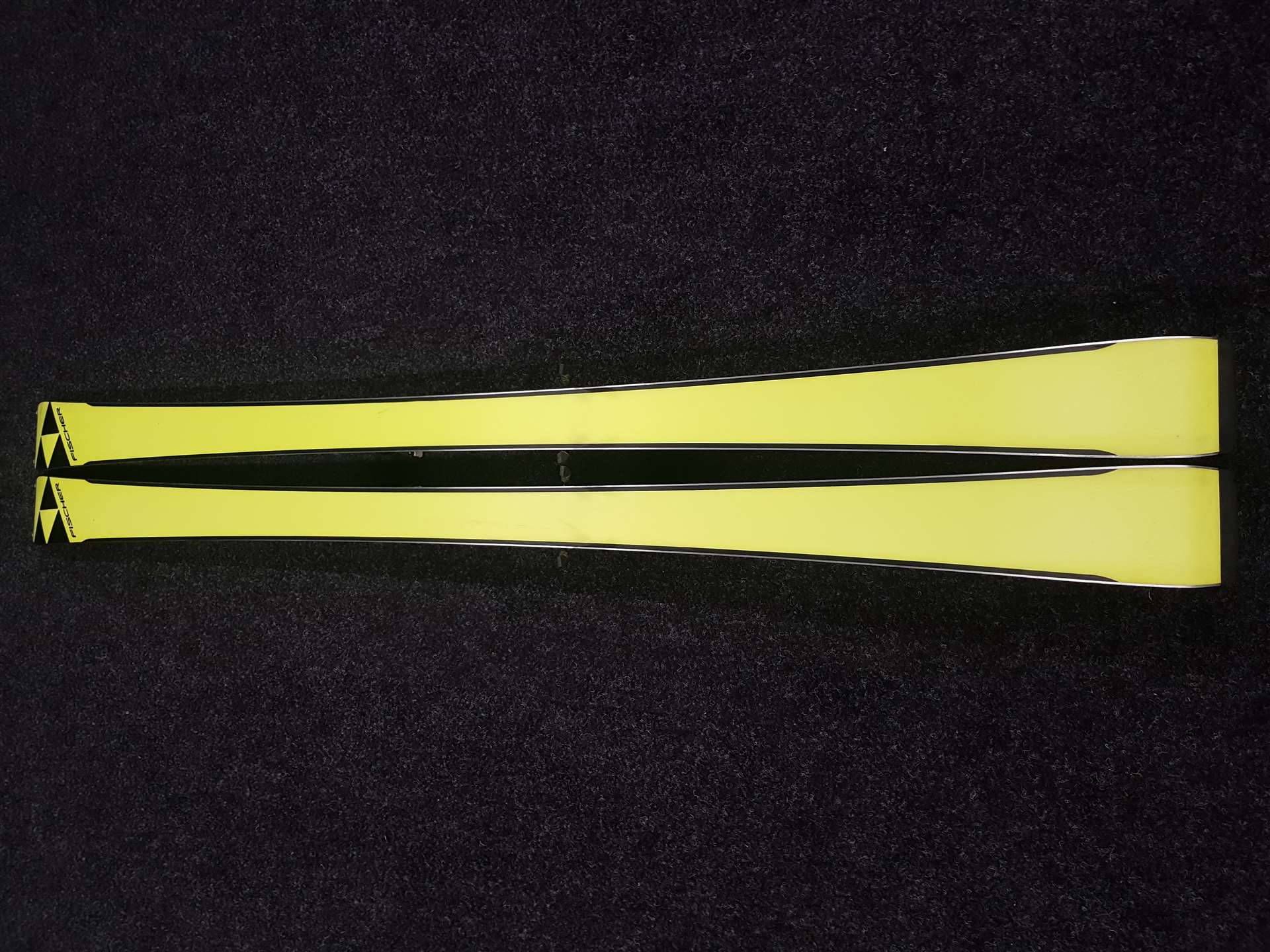 Použité lyže FISCHER The Curv RC4 + vázání Fischer Z13