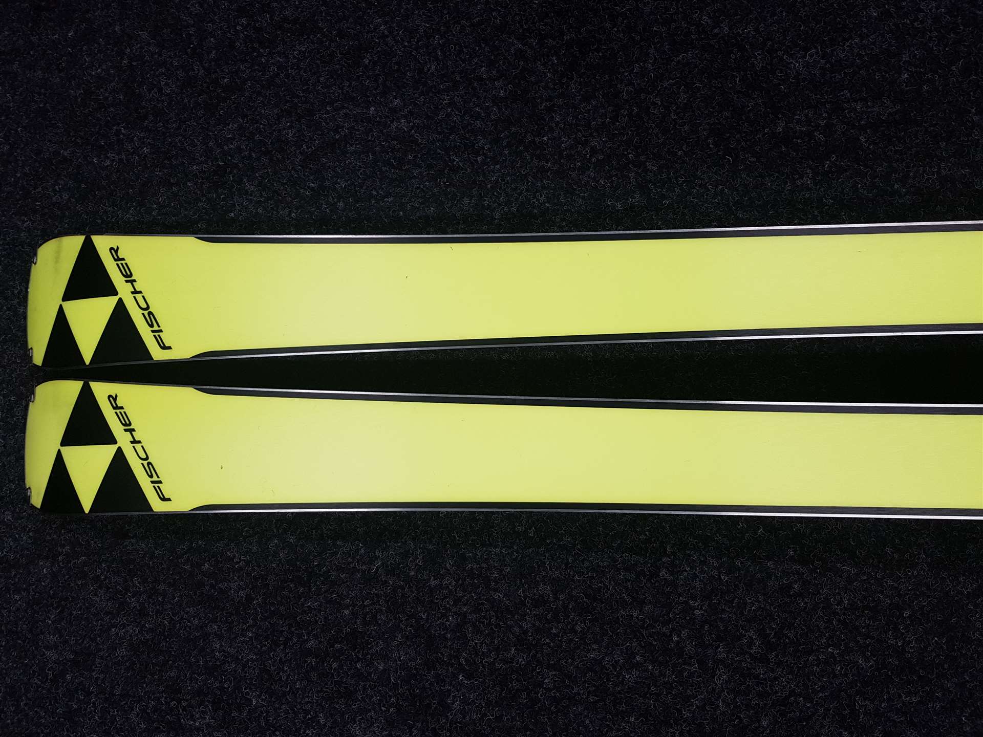Použité lyže FISCHER The Curv RC4 + vázání Fischer Z13