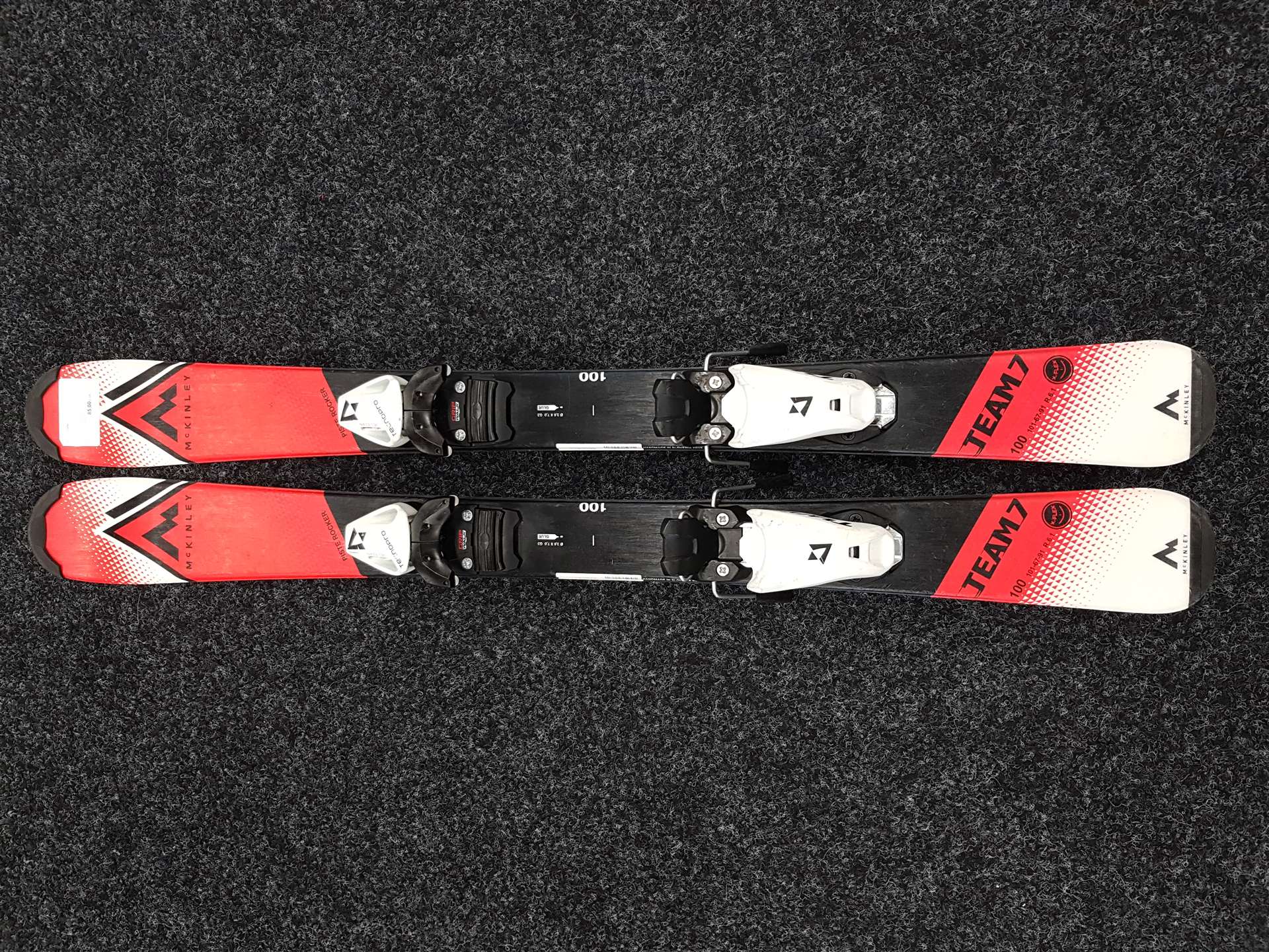 Použité dětské lyže McKINLEY Team 7 + vázání Tecnopro TW 4.5 AC