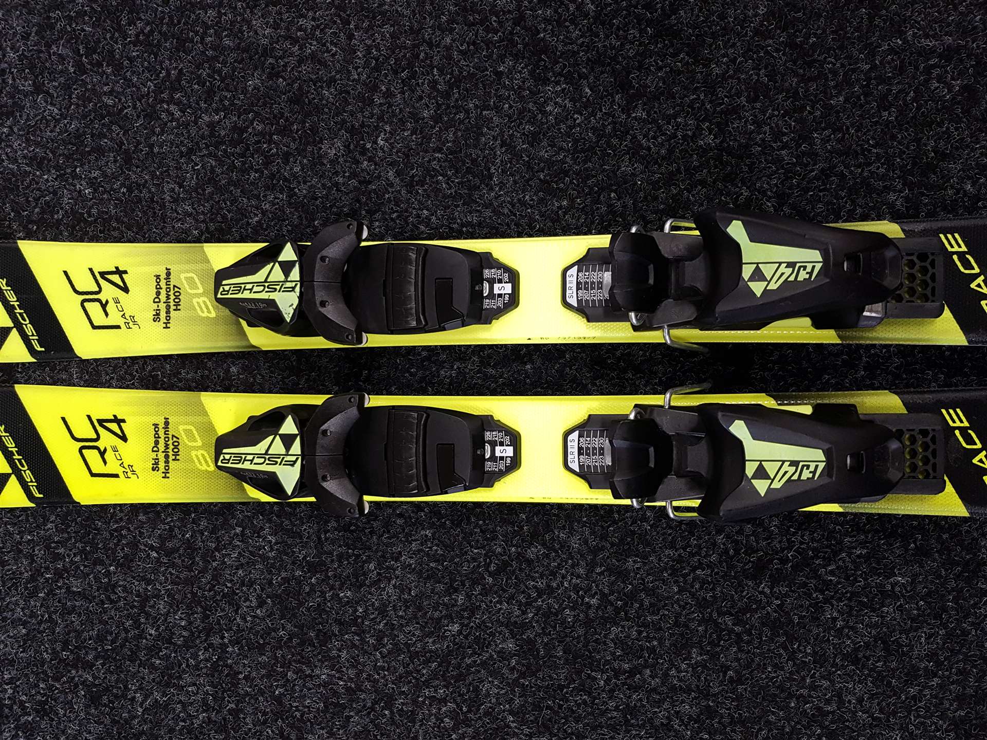 Použité dětské lyže FISCHER RC4 Race JR + vázání Fischer FJ 4