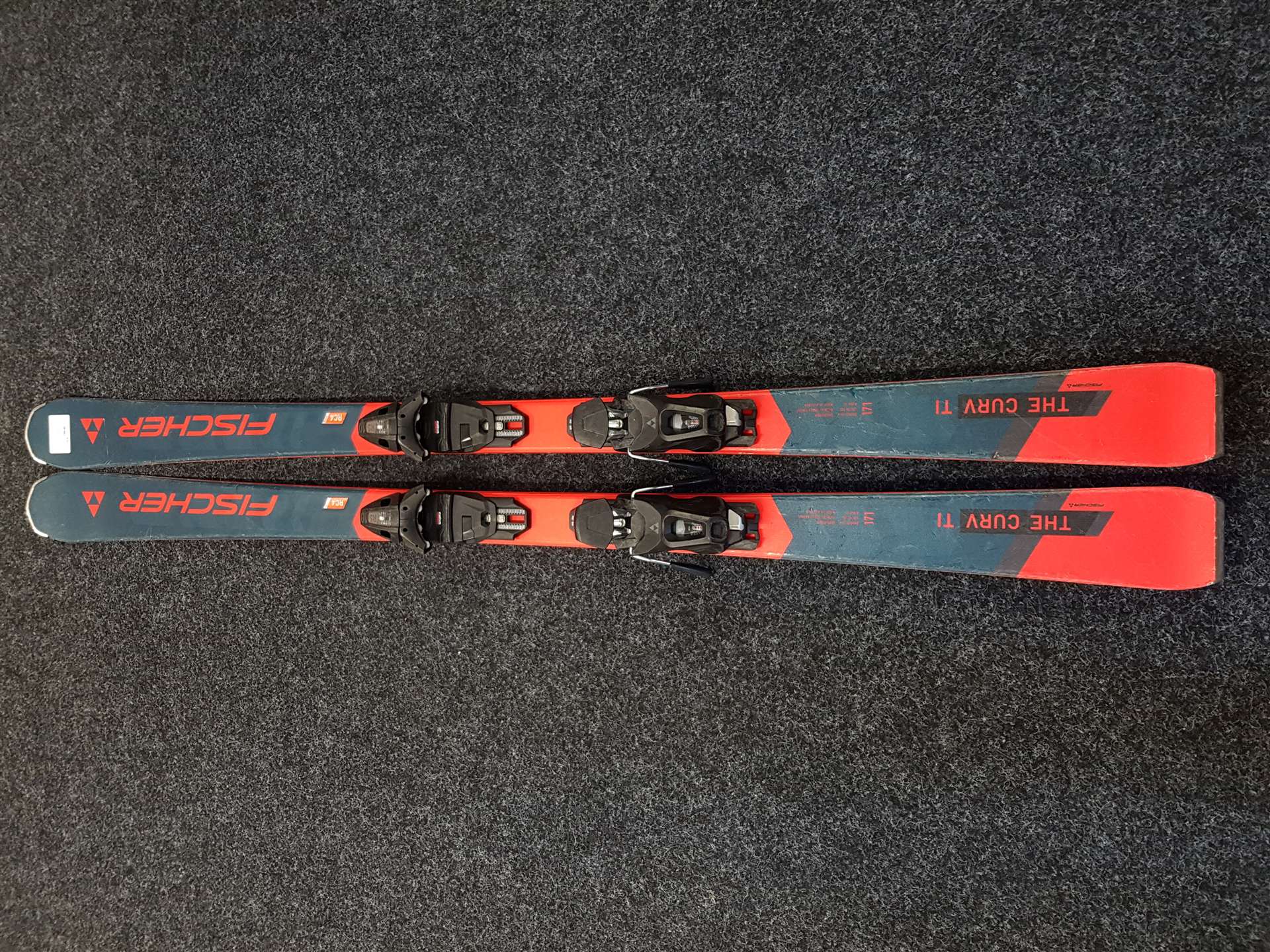 Sci FISCHER RC 4 The Curv TI usati + attacchi Fischer RS 10