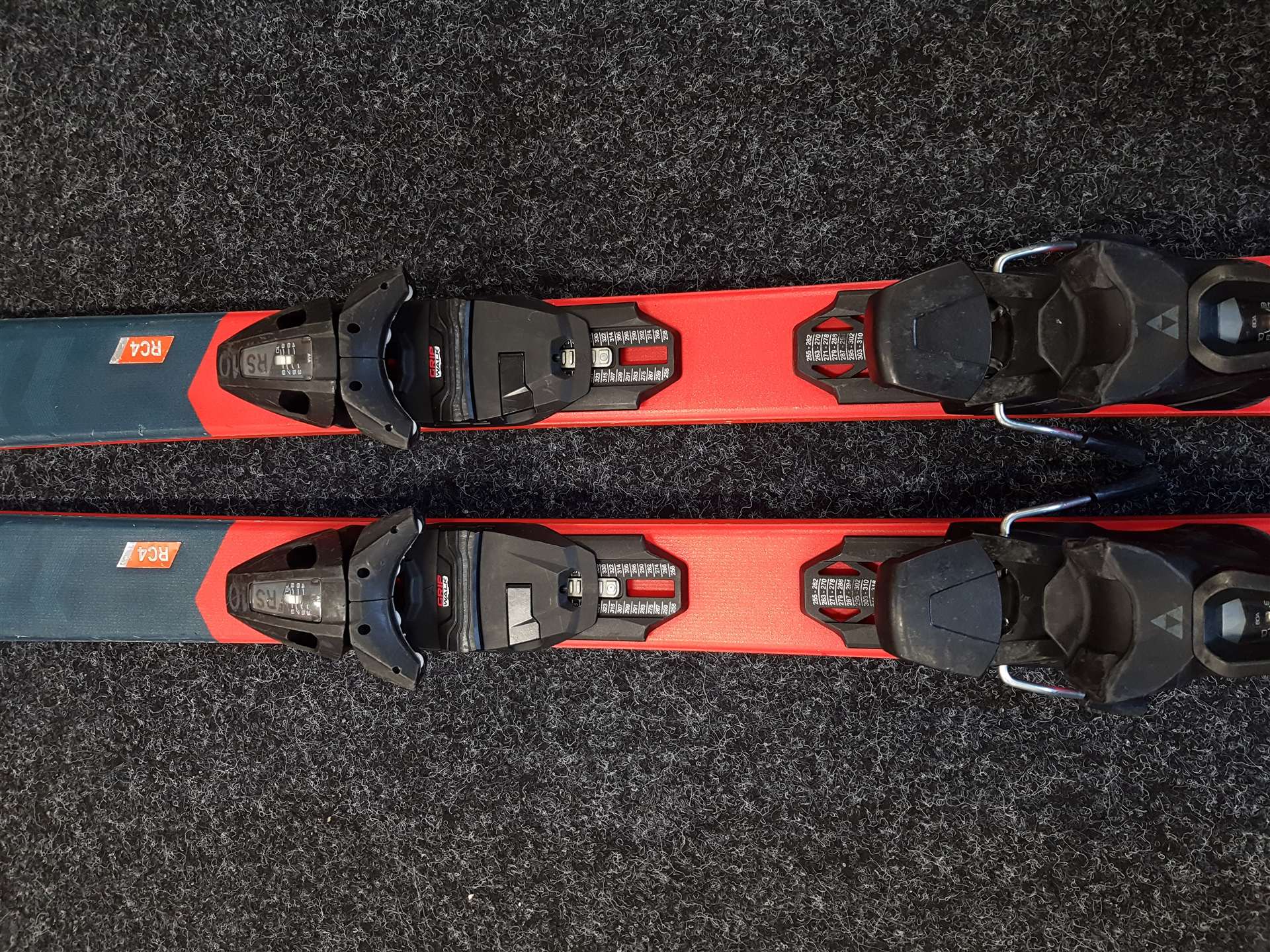 Sci FISCHER RC 4 The Curv TI usati + attacchi Fischer RS 10