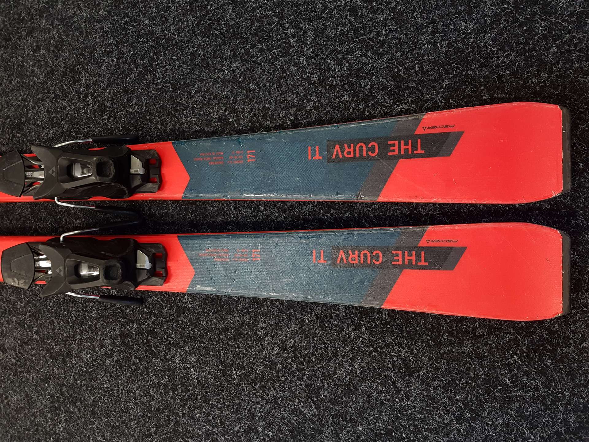 Sci FISCHER RC 4 The Curv TI usati + attacchi Fischer RS 10