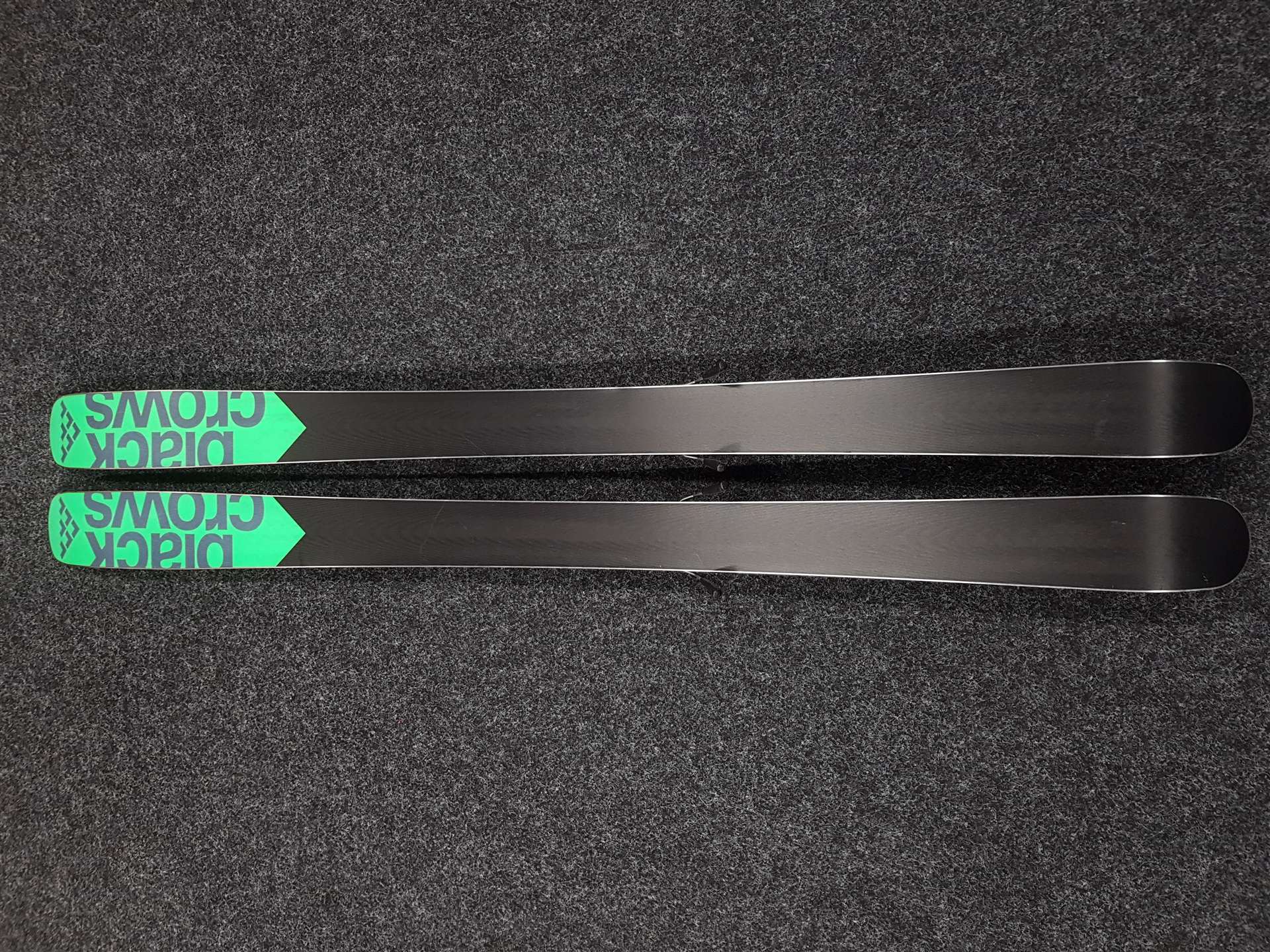 Gebrauchte BLACK CROWS MAGNIS Freestyle-Ski + Tyrolia SLR 10 Bindungen