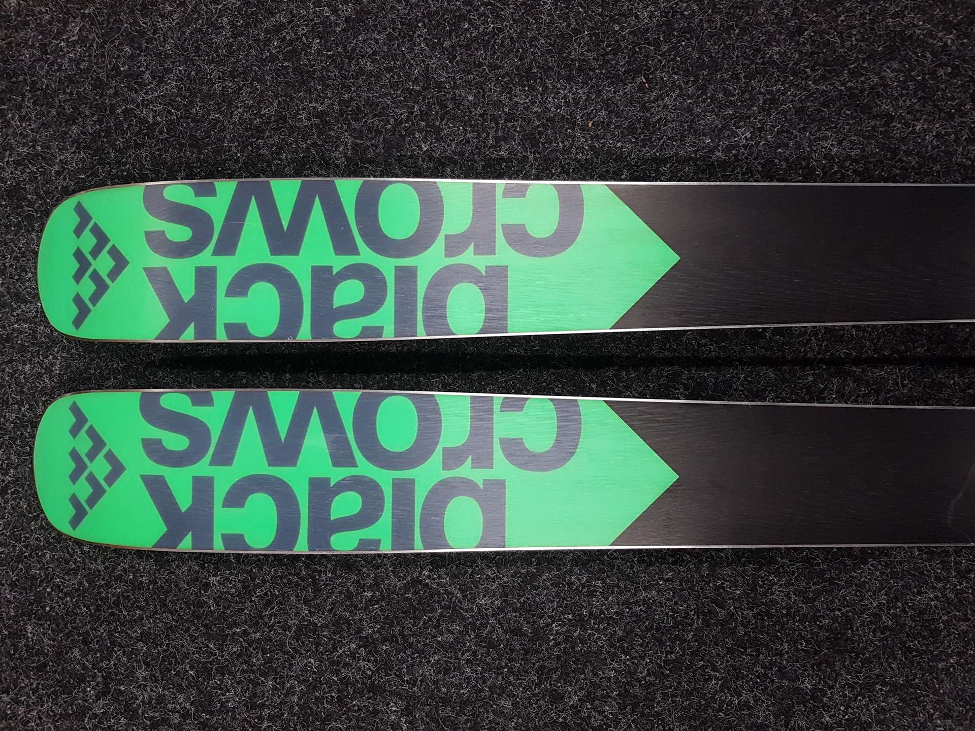 Gebrauchte BLACK CROWS MAGNIS Freestyle-Ski + Tyrolia SLR 10 Bindungen