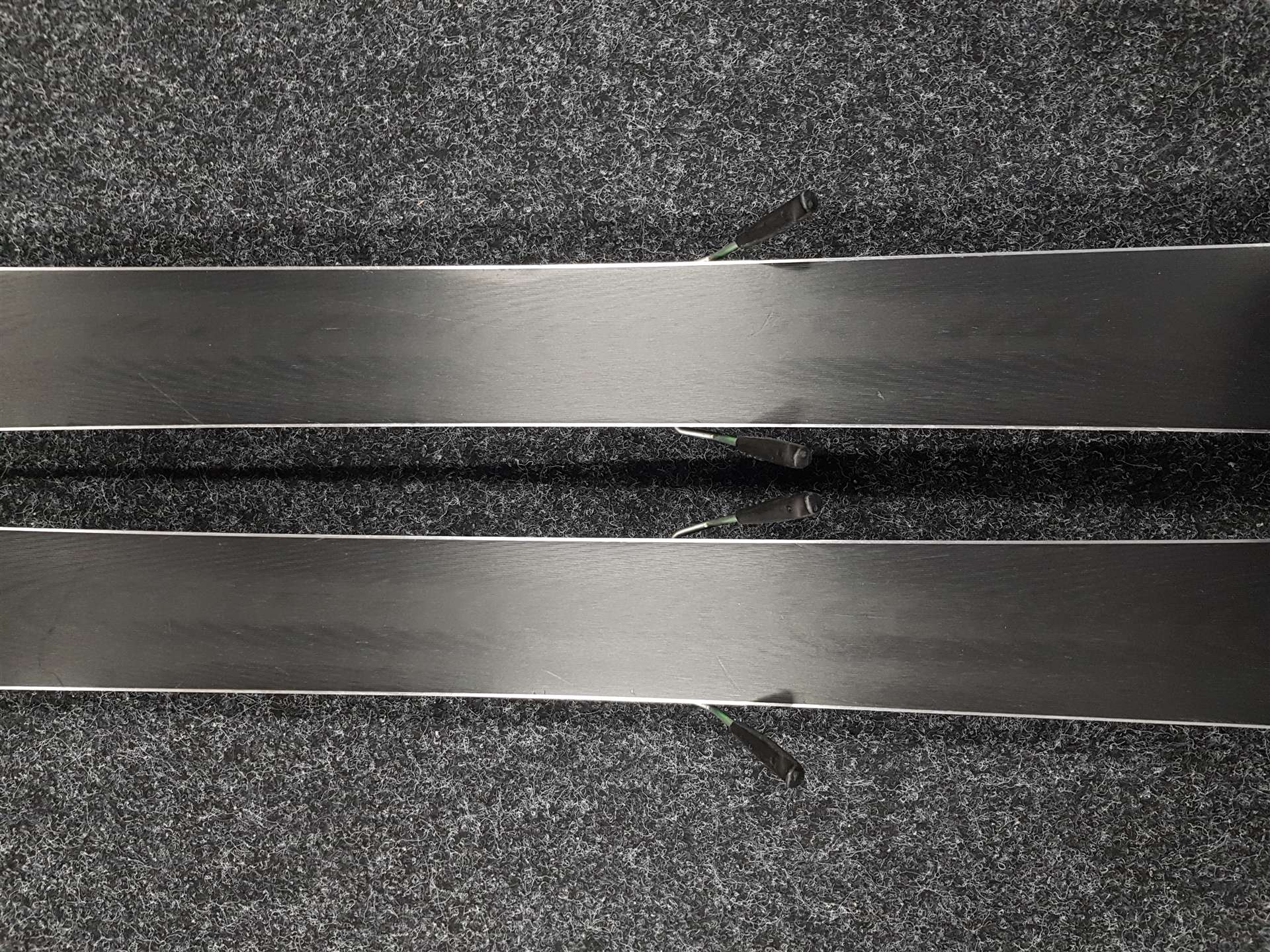 Gebrauchte BLACK CROWS MAGNIS Freestyle-Ski + Tyrolia SLR 10 Bindungen