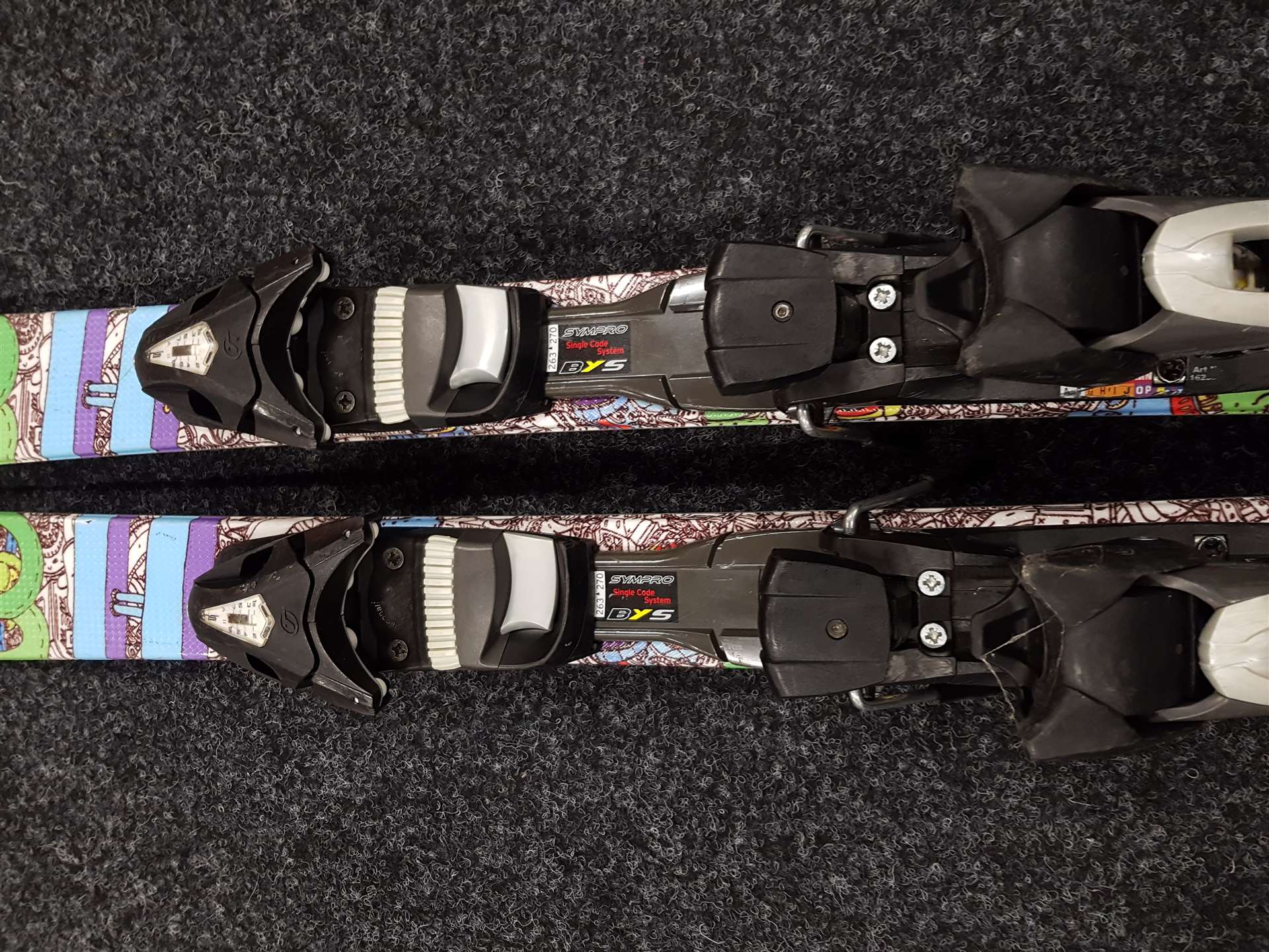 Skis freestyle HEAD d'occasion + fixations Sympro 7.5