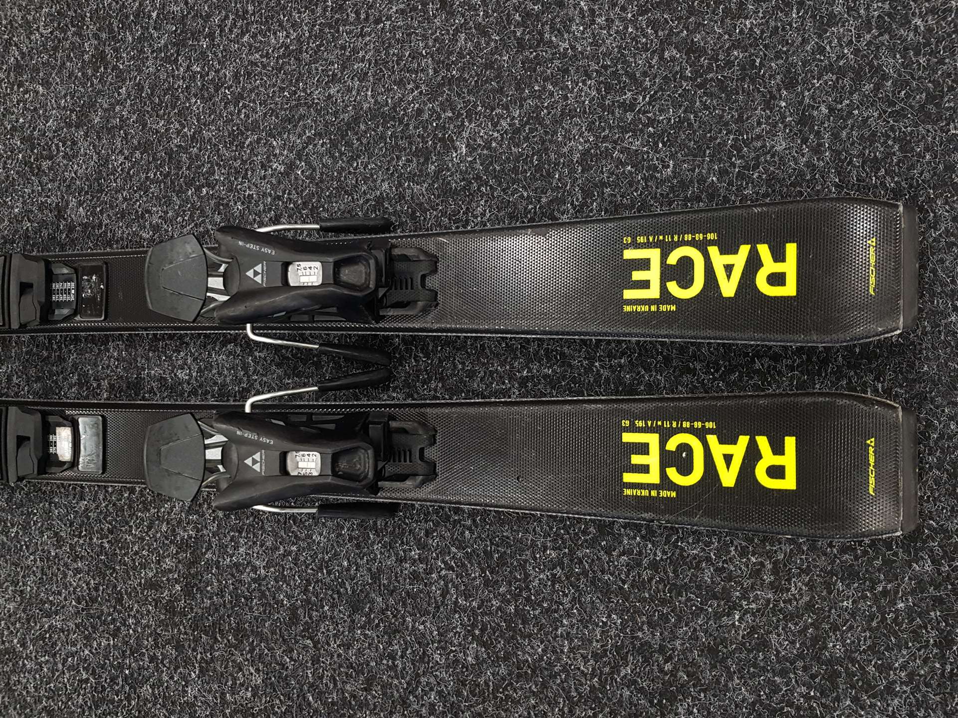 Gebrauchte FISCHER Race Kinderski + Fischer FS 7 Bindungen