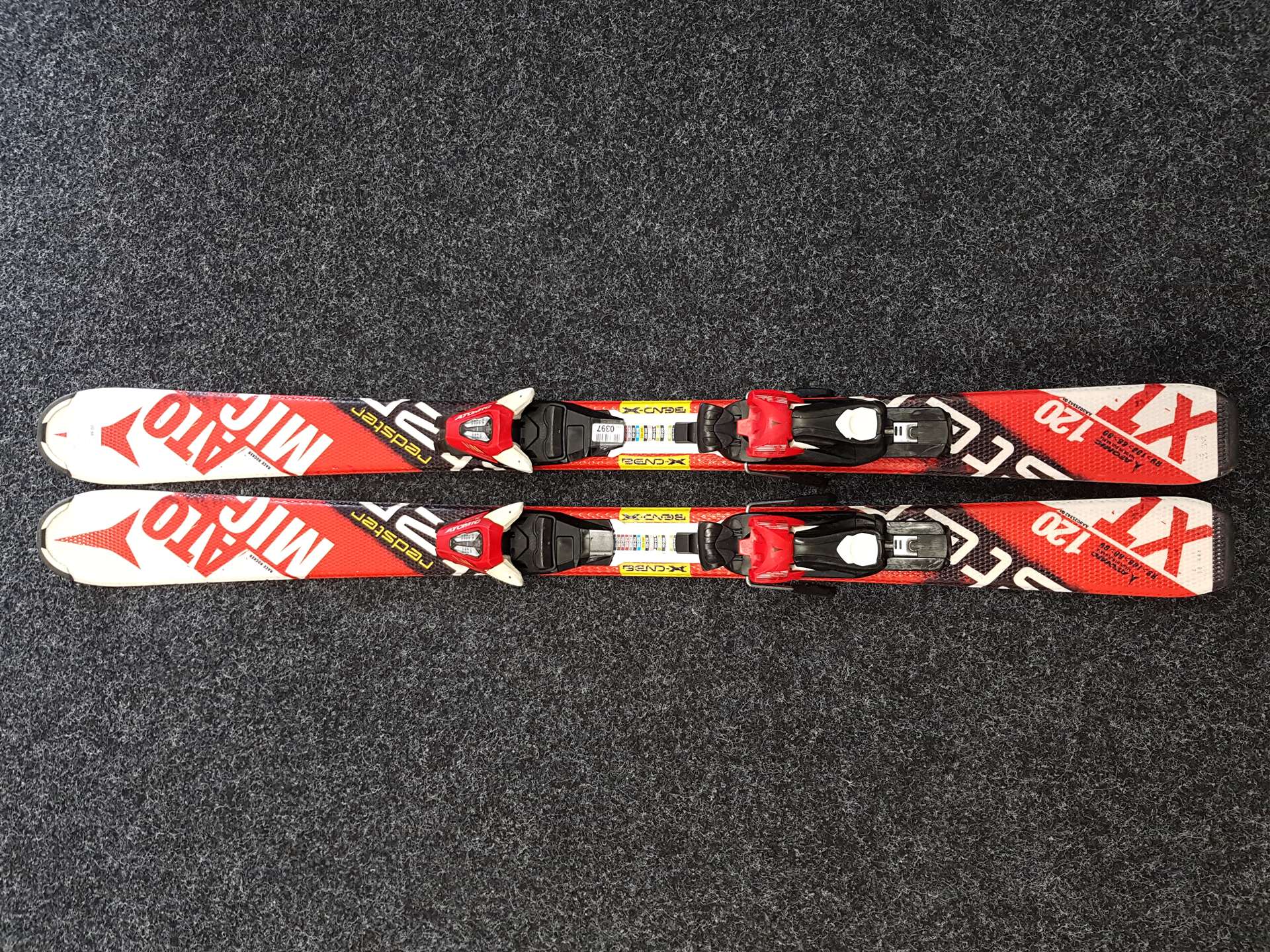 Używane narty dziecięce ATOMIC Redster XT + wiązania Atomic XTE 045