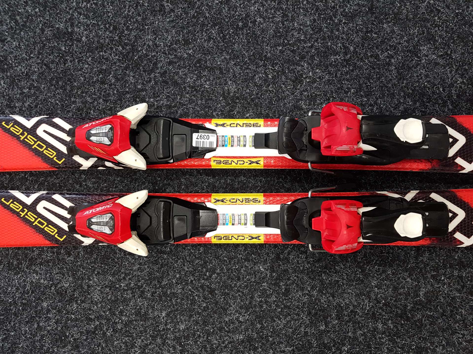 Używane narty dziecięce ATOMIC Redster XT + wiązania Atomic XTE 045