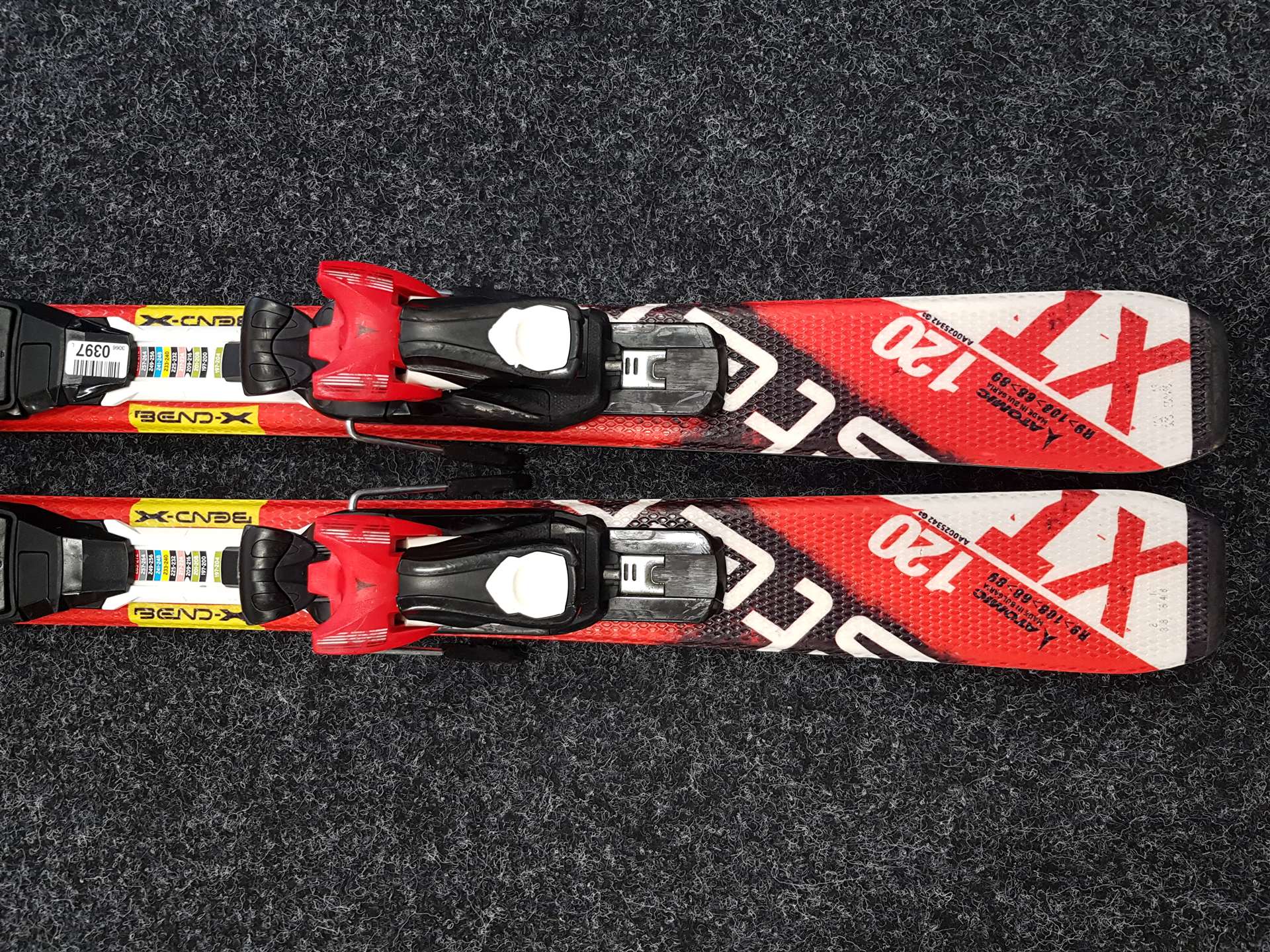 Używane narty dziecięce ATOMIC Redster XT + wiązania Atomic XTE 045