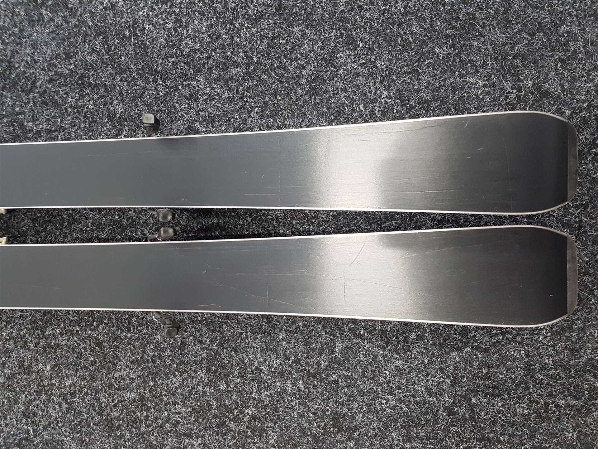 Używane narty dziecięce ATOMIC Redster XT + wiązania Atomic XTE 045