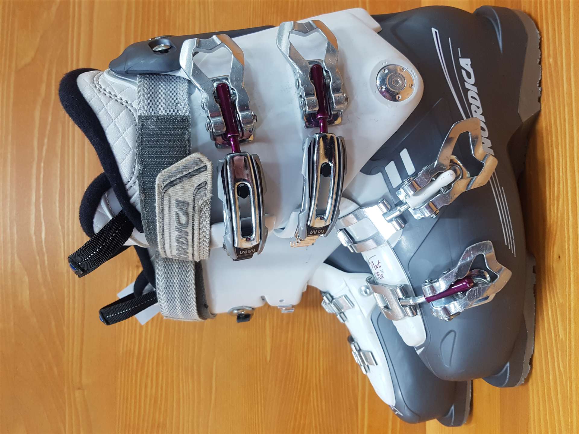 Použité lyžiarky NORDICA NXT X 75R W