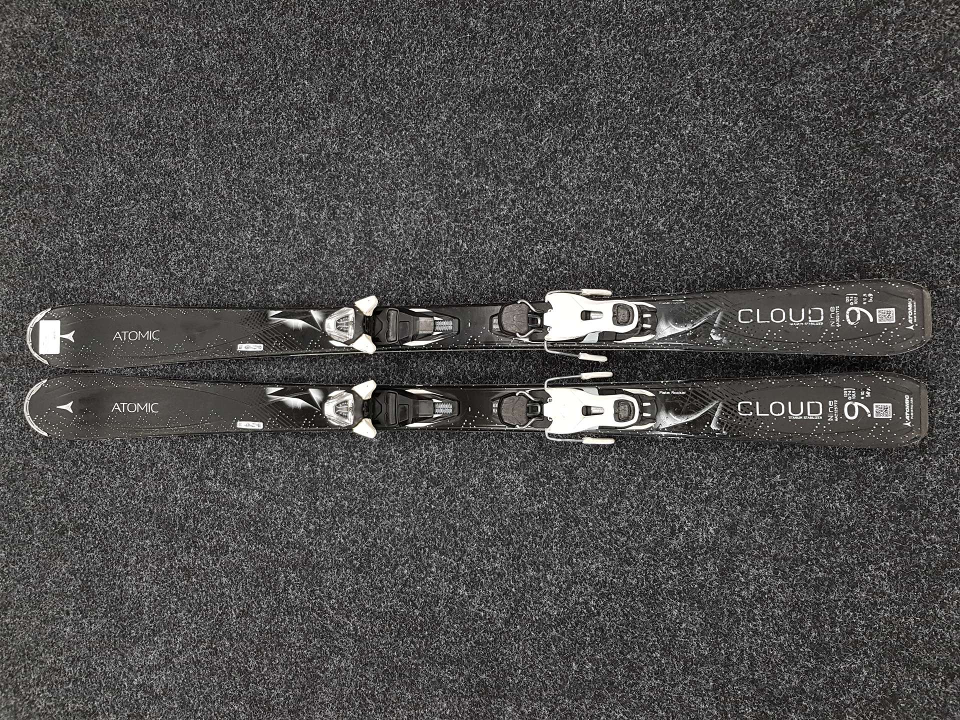 Gebrauchte ATOMIC Cloud Nine Ski + Atomic L10 Bindungen