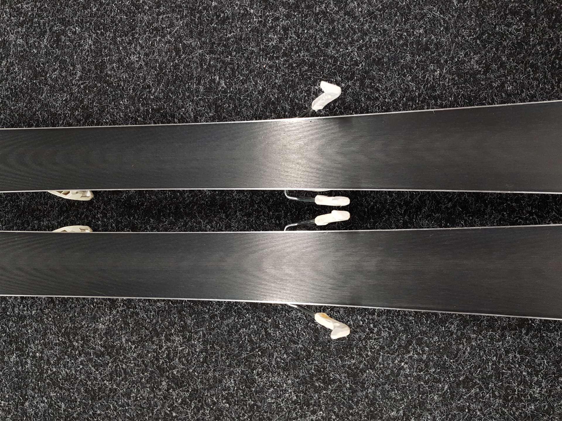 Gebrauchte ATOMIC Cloud Nine Ski + Atomic L10 Bindungen