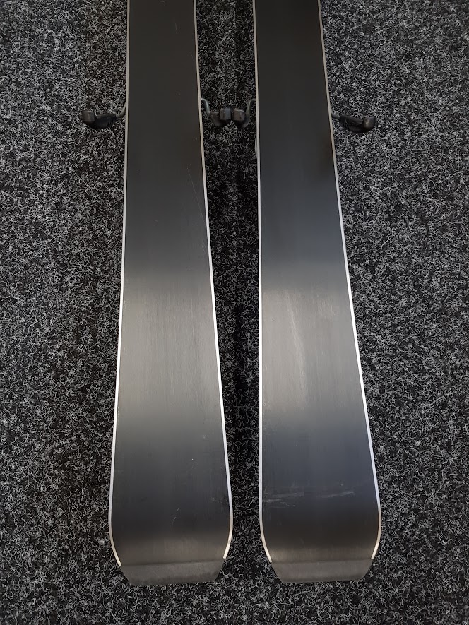 Gebrauchte ARTIS Talent Ski + Tyrolia SLR 7.5 Bindungen