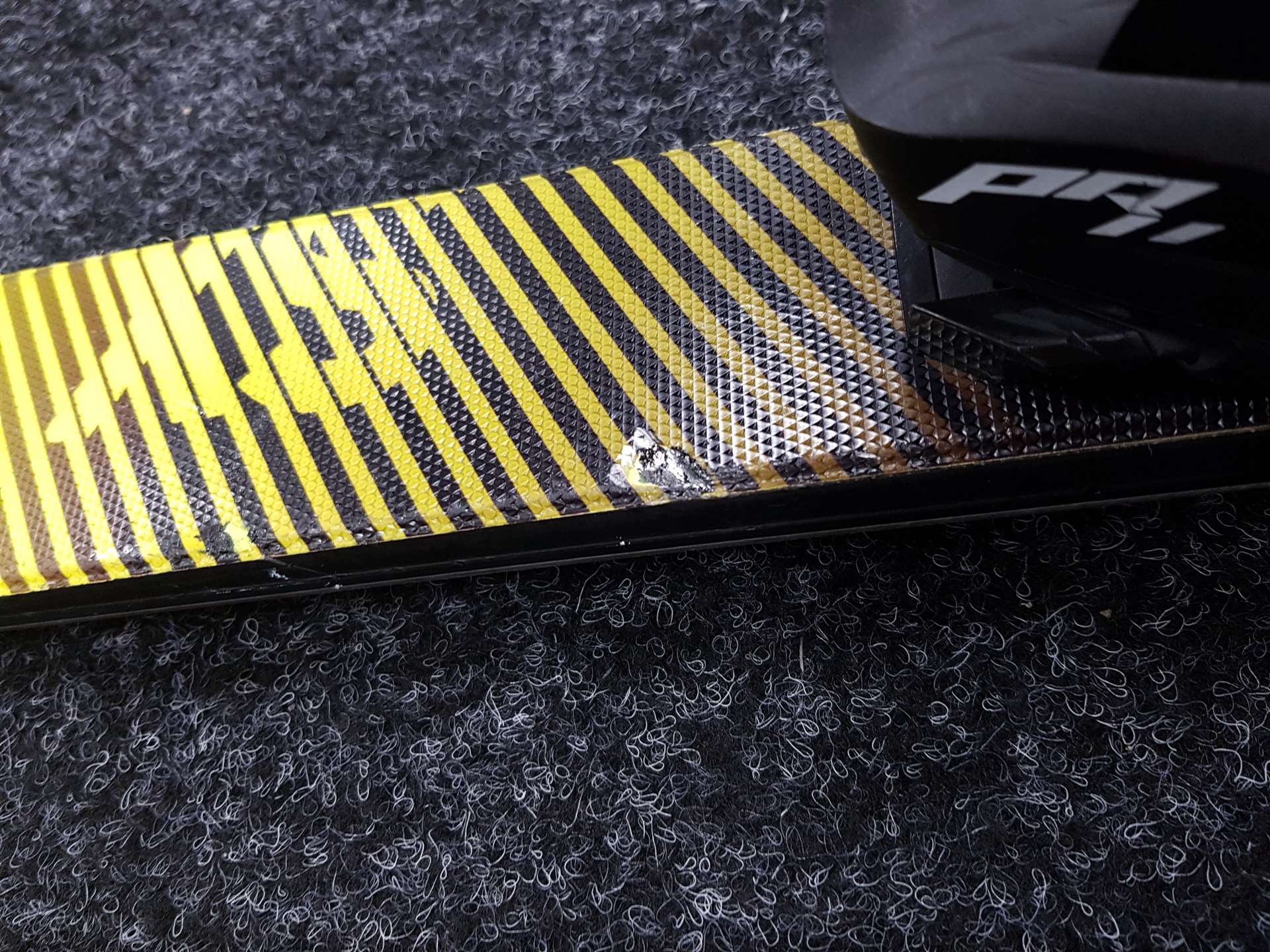 Použité lyže HEAD Shape SX + vázání Tyrolia PR 11