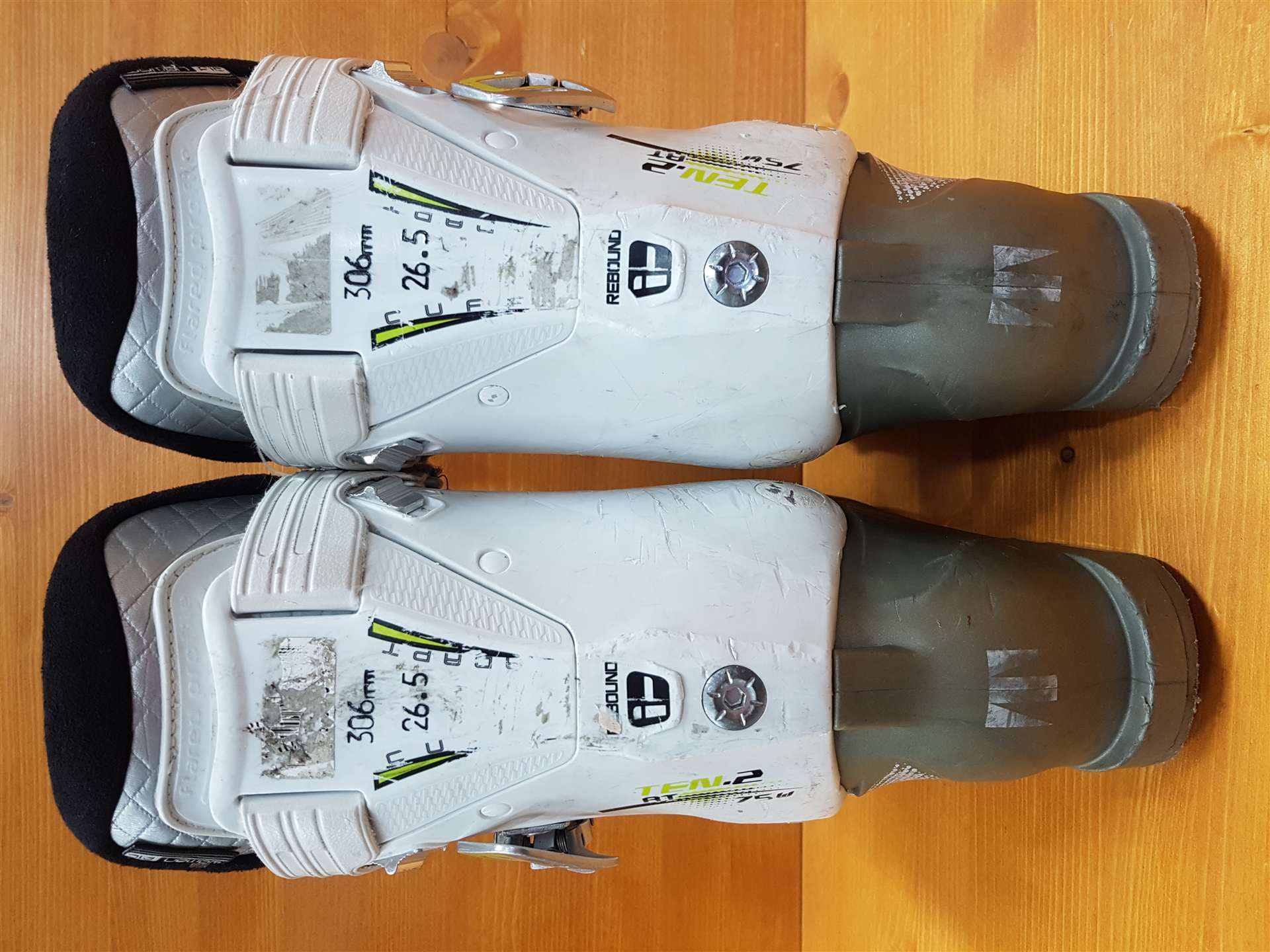 Clăpari de schi SALOMON T3 second-hand