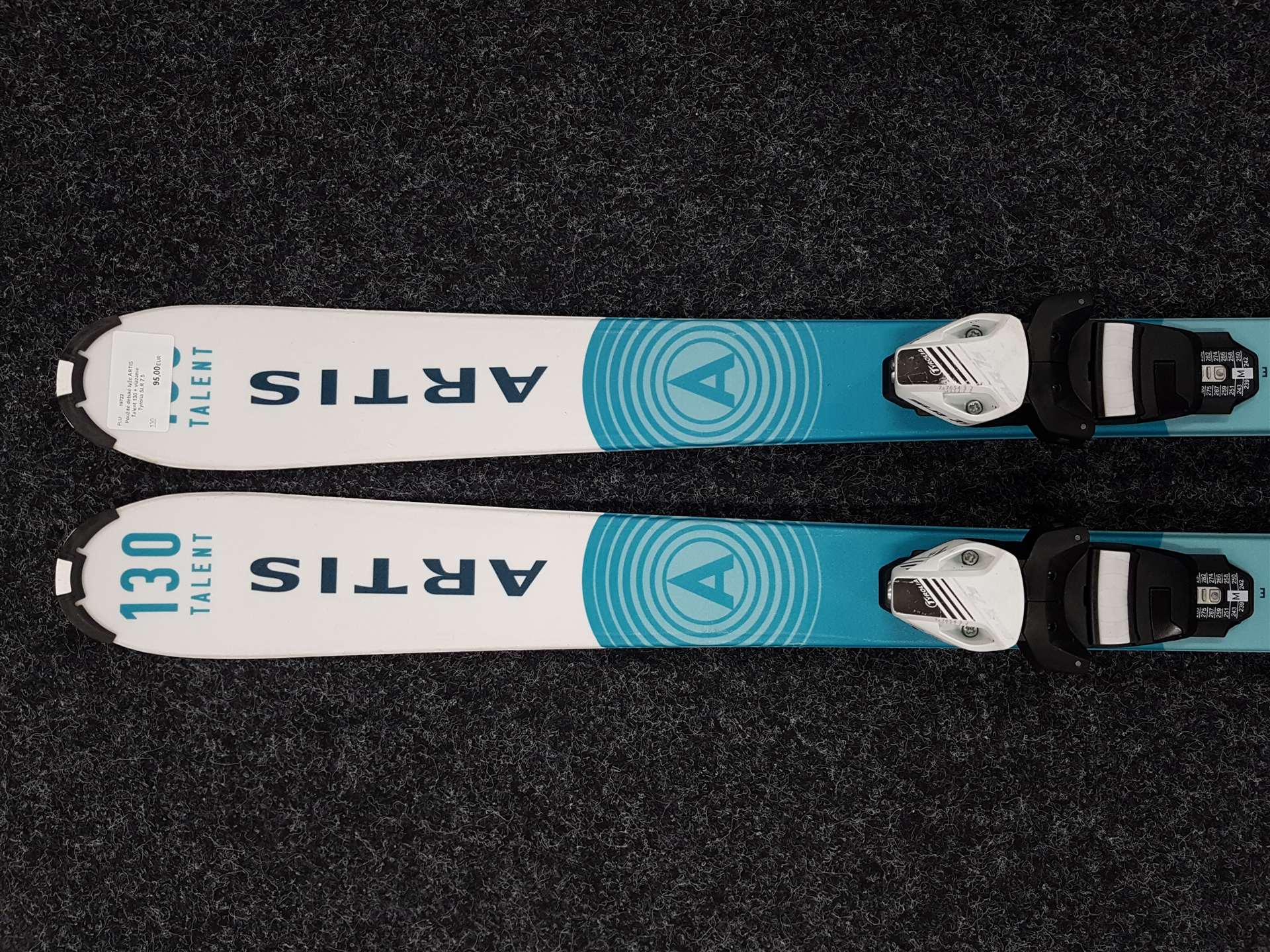 Gebrauchte Kinderski ARTIS Talent 130 + Tyrolia SLR 7.5 Bindungen