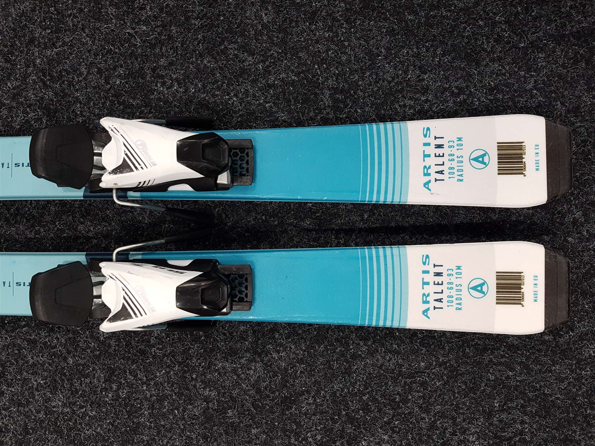 Gebrauchte Kinderski ARTIS Talent 130 + Tyrolia SLR 7.5 Bindungen