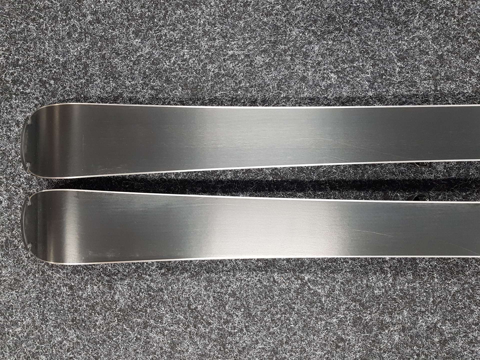 Gebrauchte Kinderski ARTIS Talent 130 + Tyrolia SLR 7.5 Bindungen