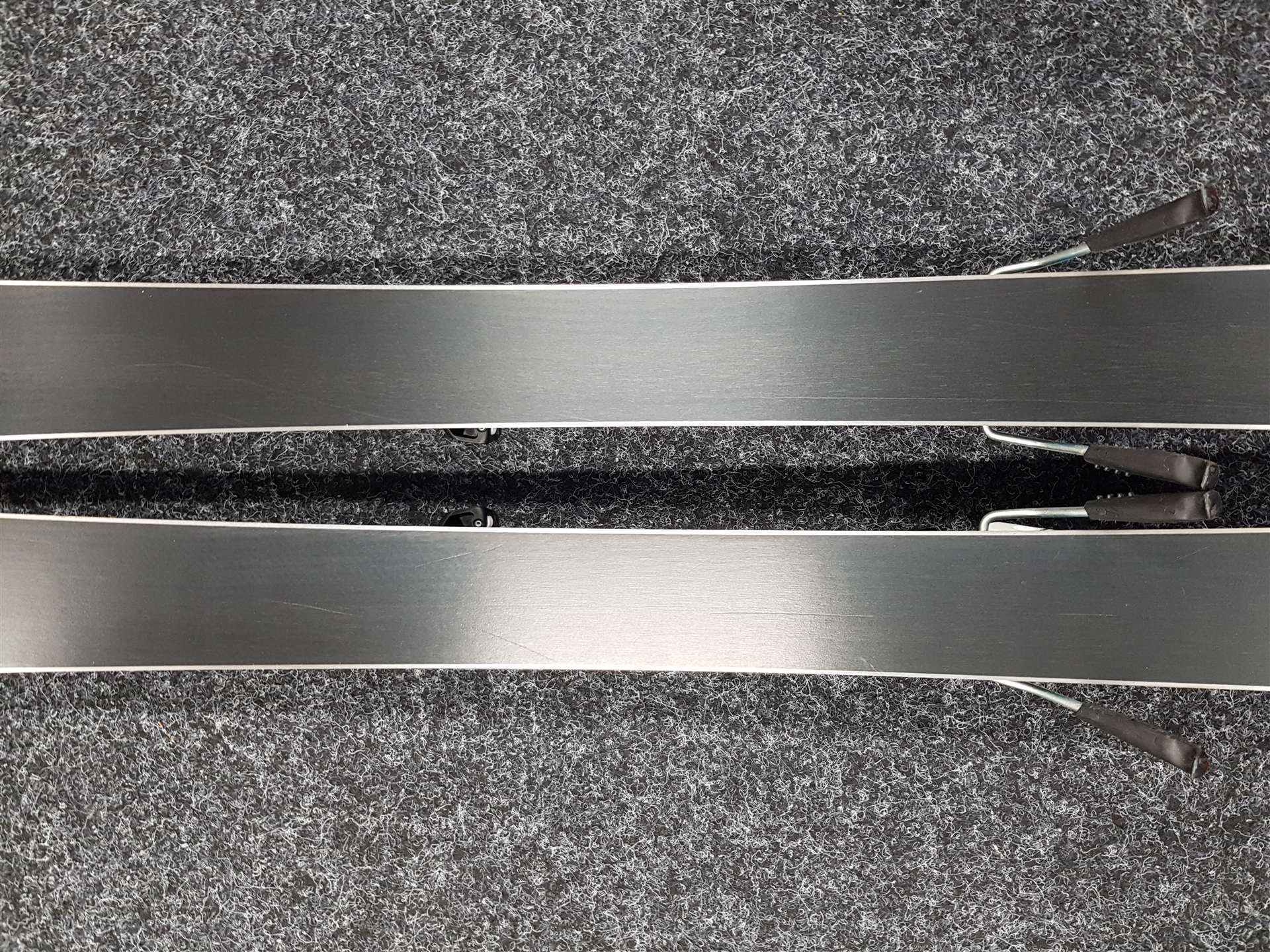 Gebrauchte Kinderski ARTIS Talent 130 + Tyrolia SLR 7.5 Bindungen