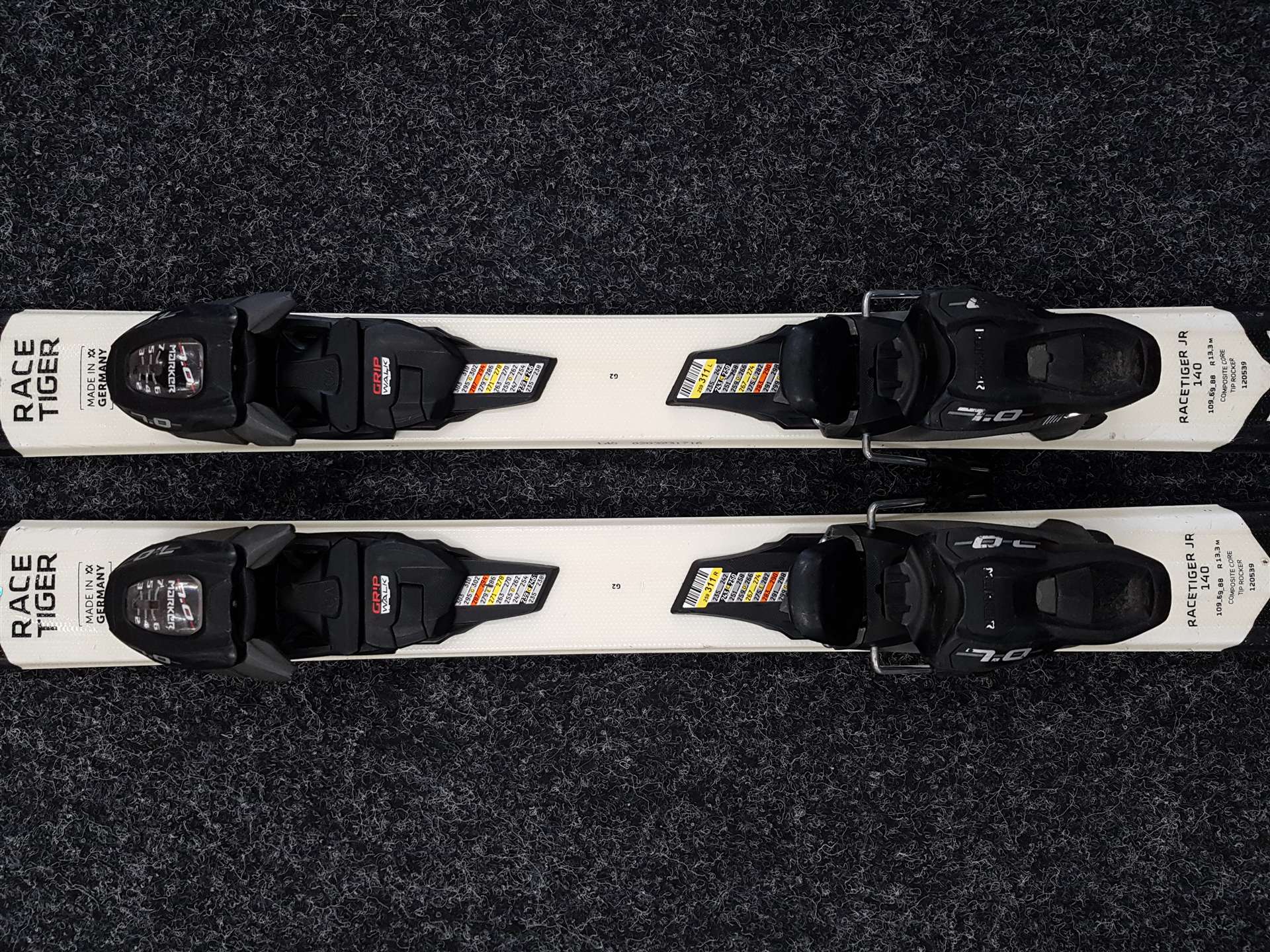 Rabljene smuči VOLKL Racetiger JR + vezi Marker 7.0