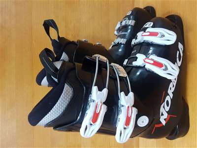 Clăpari de schi NORDICA Dobermann second-hand