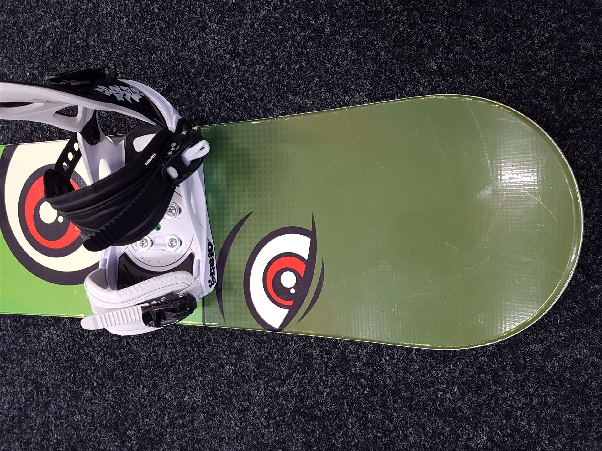 Použitý snowboard GRAVITY Flash + vázání Gravity velikost S/M