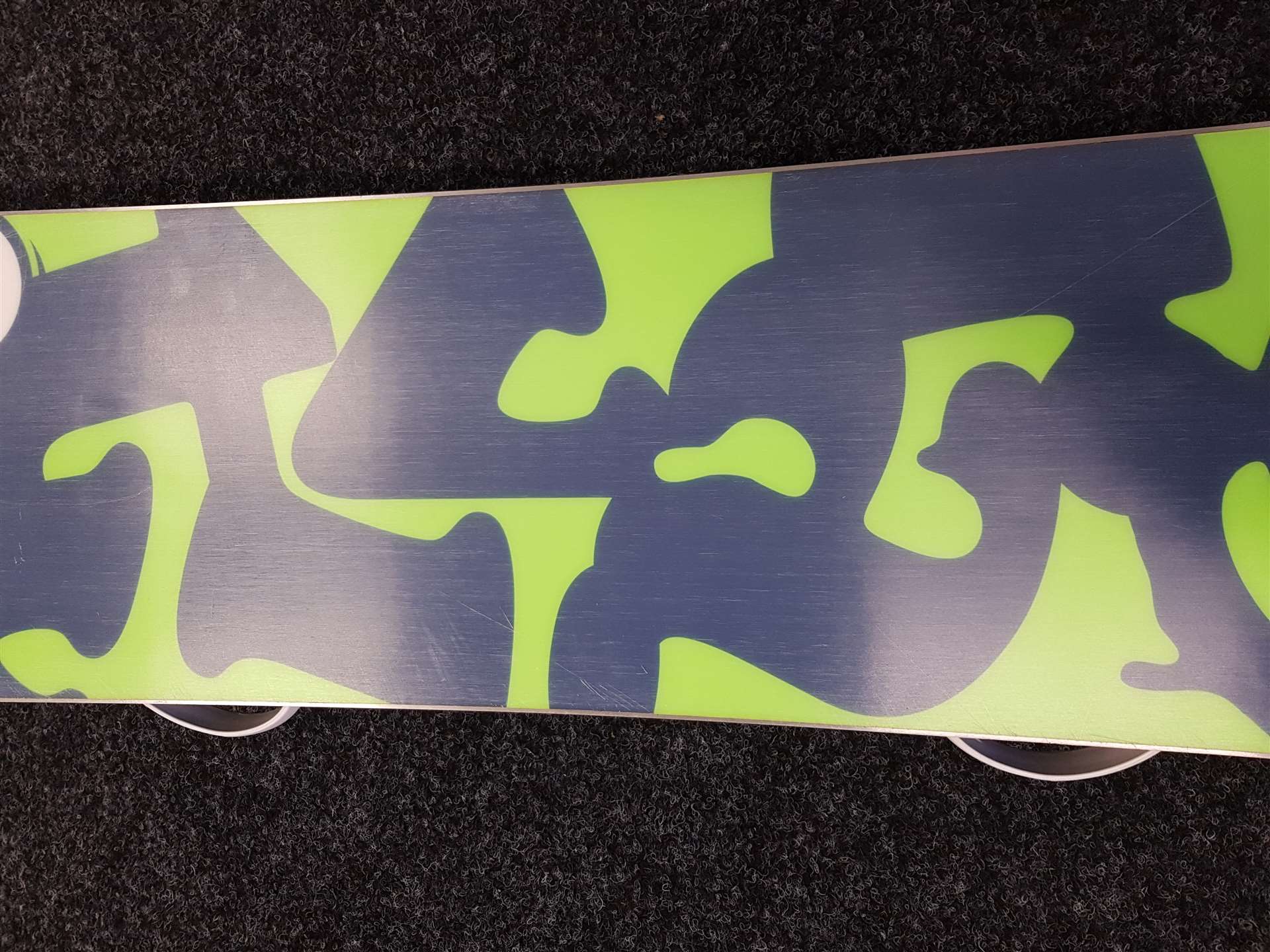 Použitý snowboard GRAVITY Flash + vázání Gravity velikost S/M