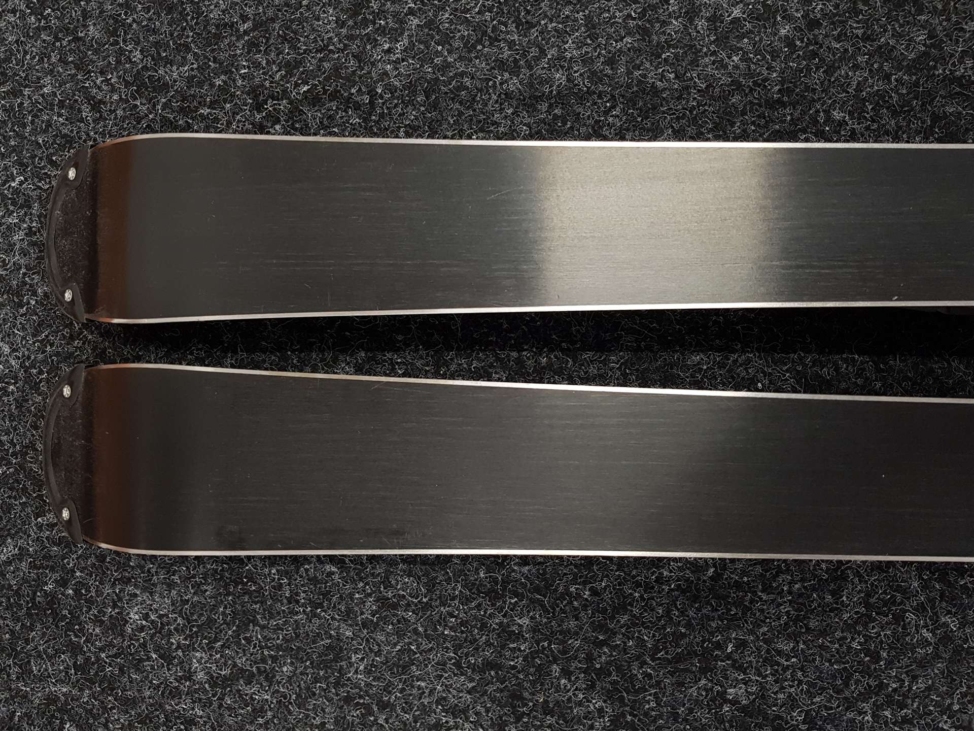 Použité detské lyže VOLKL Racetiger SL + viazanie Marker 4.5