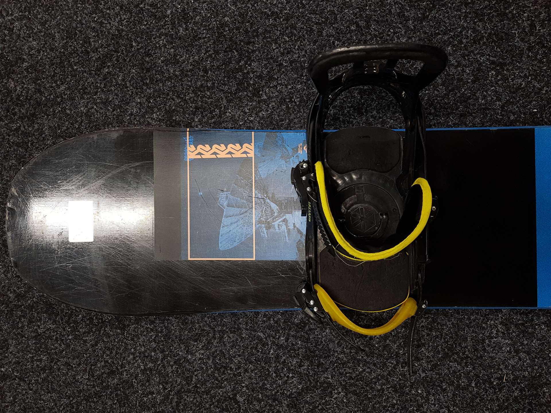 Použitý snowboard K2 Broadcast + vázání Salomon velikost L