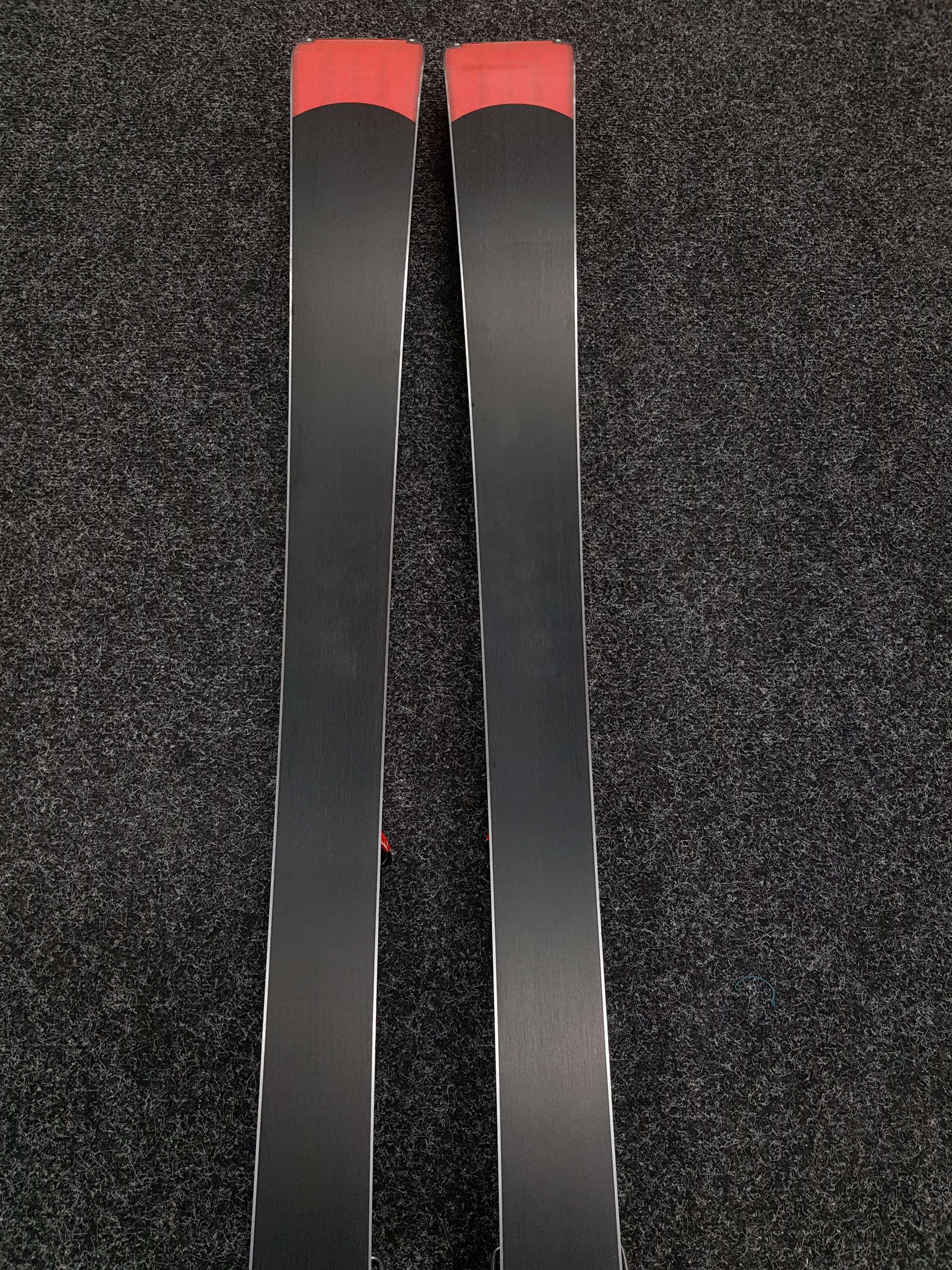 Bazárové lyže Rossignol Pursuit P500 LTD Carbon 