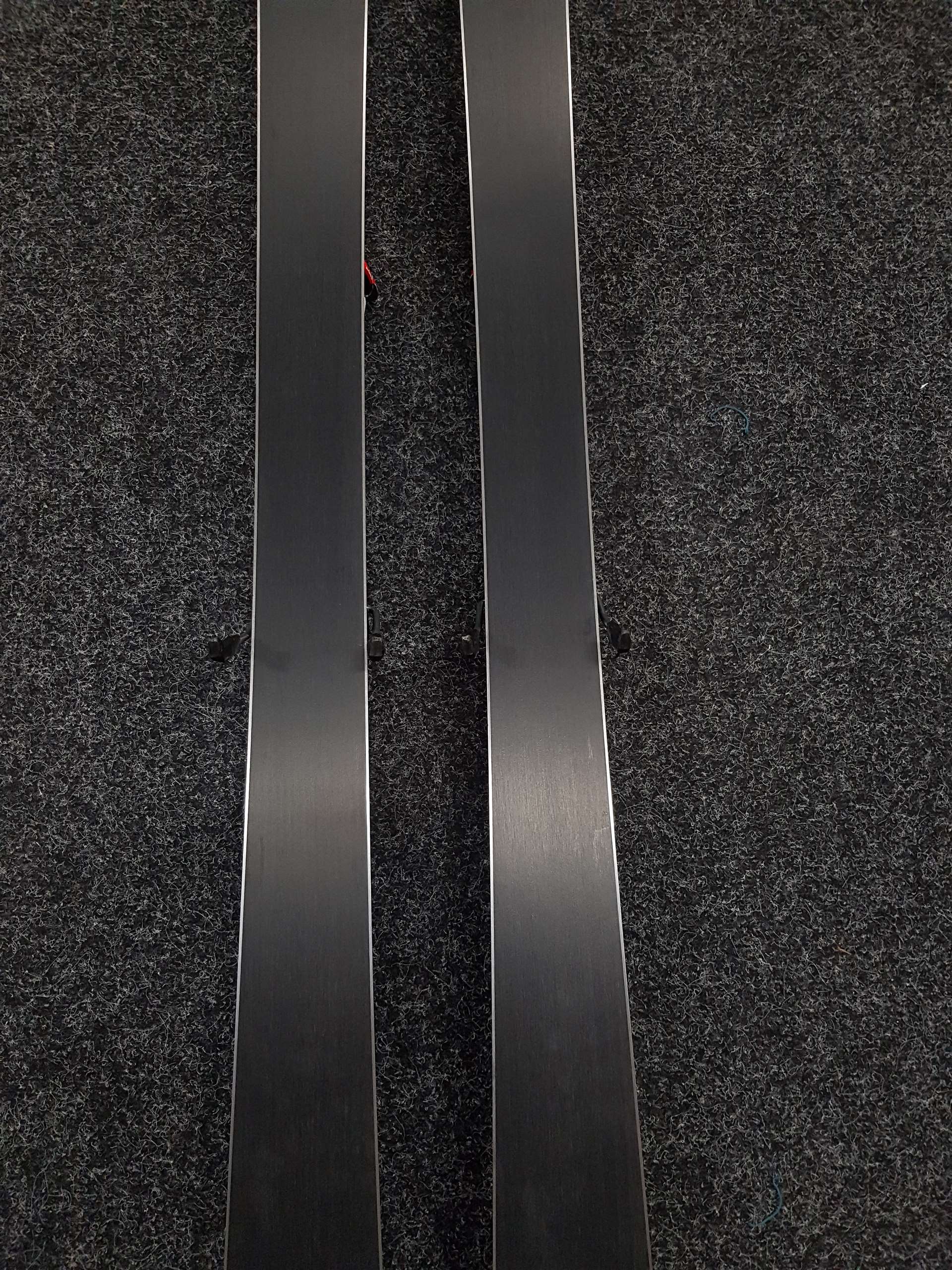 Bazárové lyže Rossignol Pursuit P500 LTD Carbon 