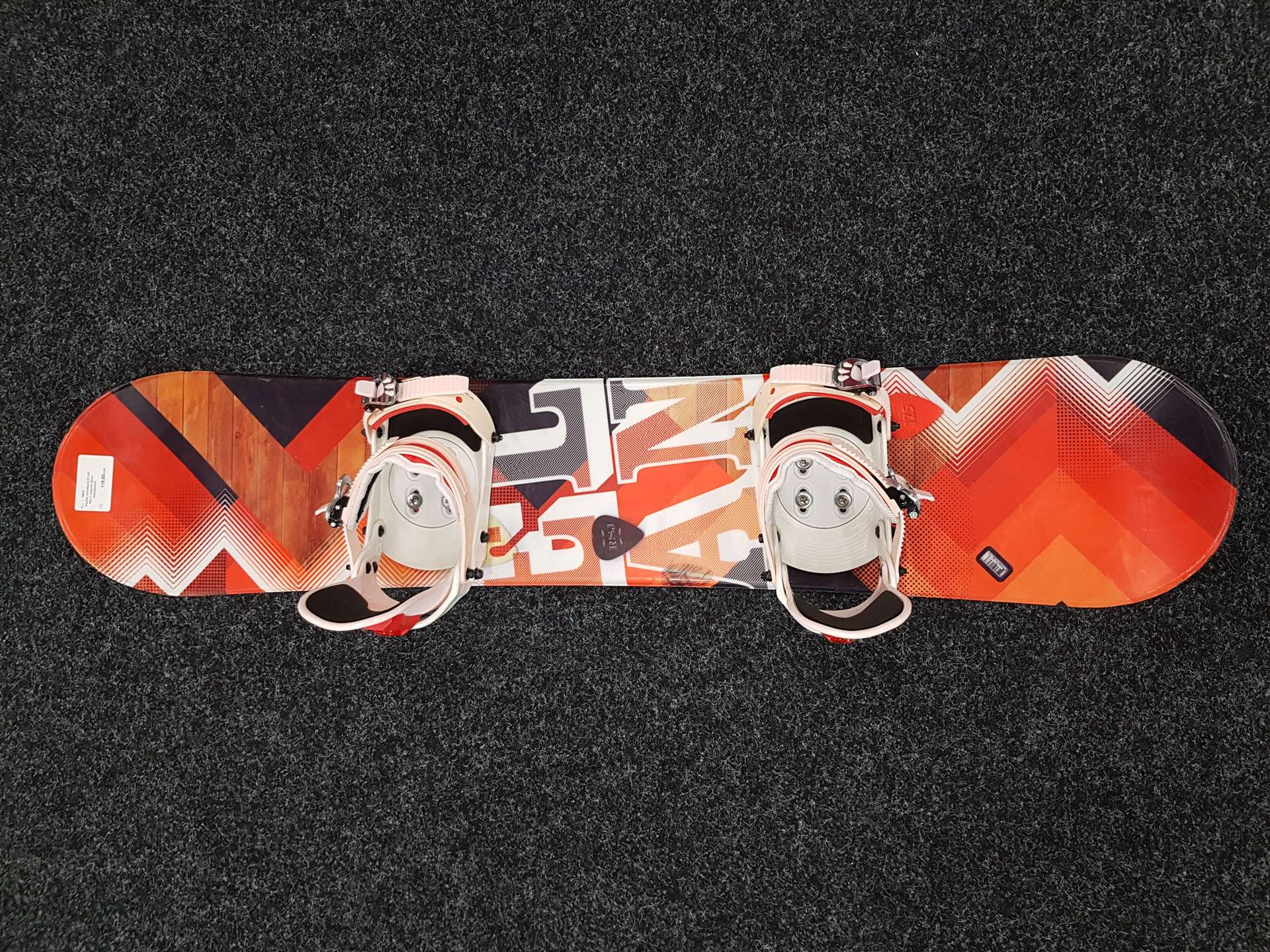 Gebrauchtes ELAN RSJ Snowboard + neue Spice Snowboards Bindungen Größe XS/S