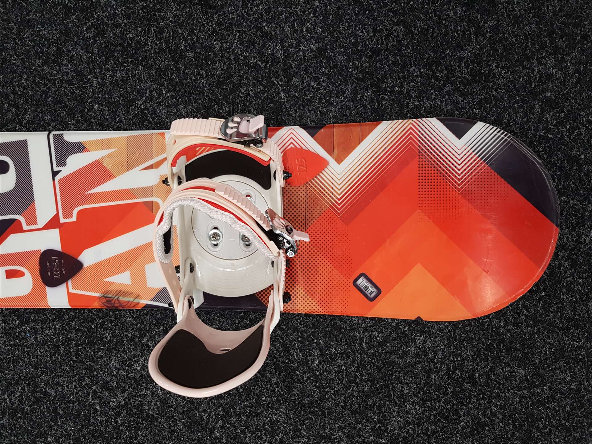 Gebrauchtes ELAN RSJ Snowboard + neue Spice Snowboards Bindungen Größe XS/S