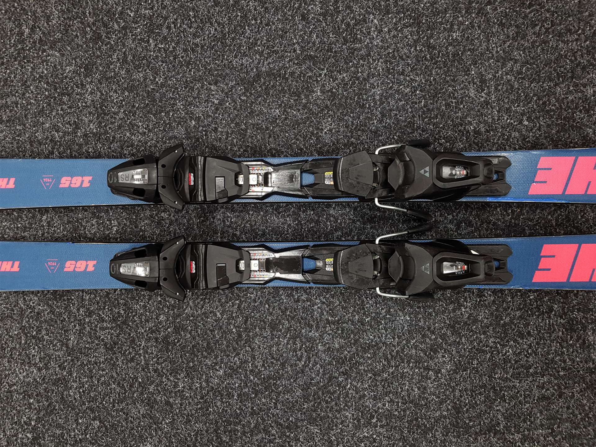 Gebrauchte FISCHER The Curv Ski + Fischer RS 10 Bindungen