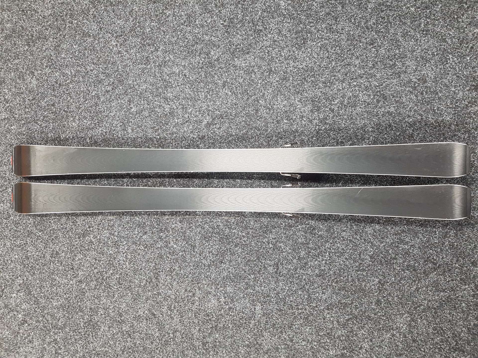 Gebrauchte ATOMIC Race 6 Ski + Atomic Race 4.5 Bindungen