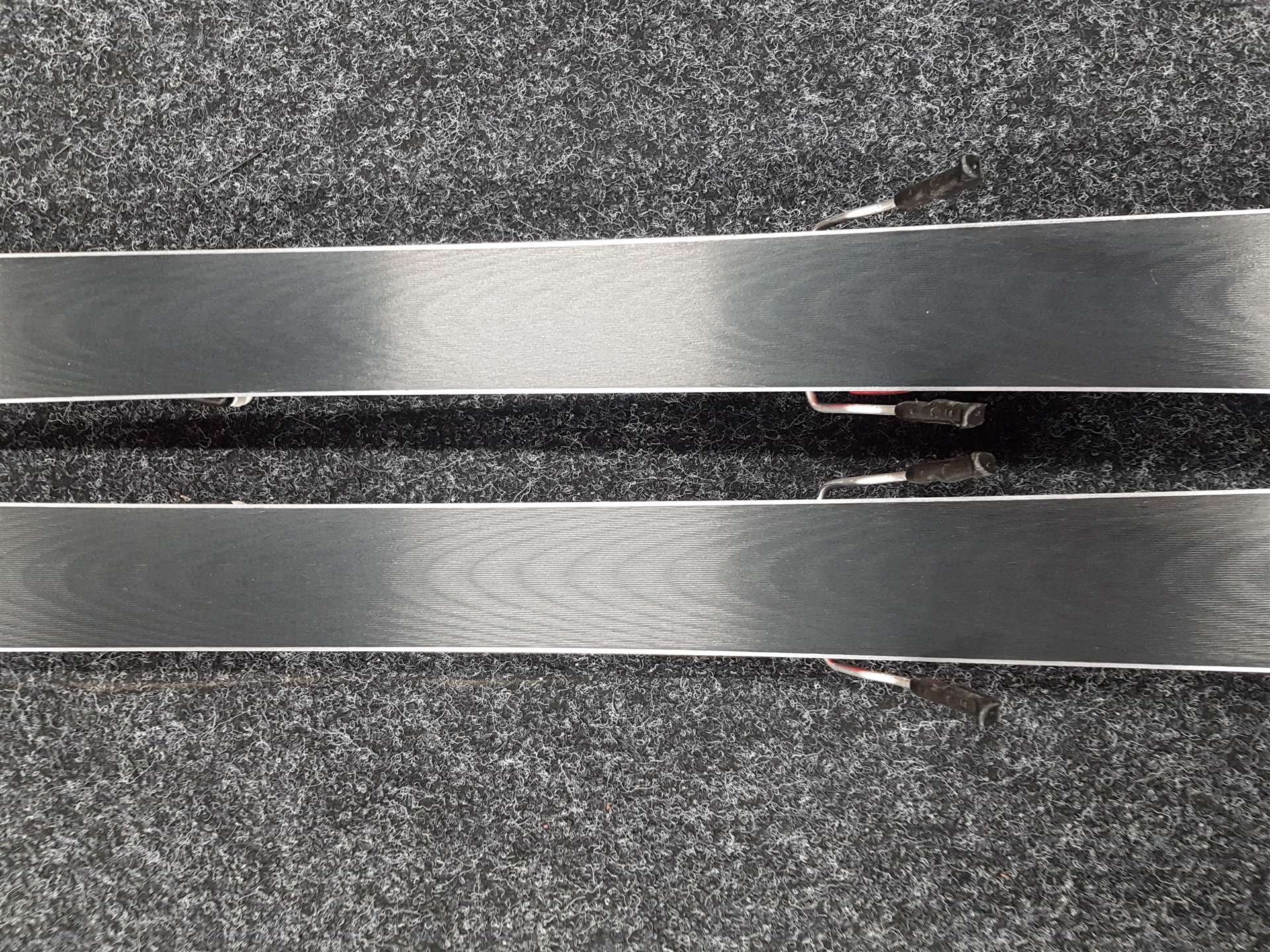 Gebrauchte ATOMIC Race 6 Ski + Atomic Race 4.5 Bindungen