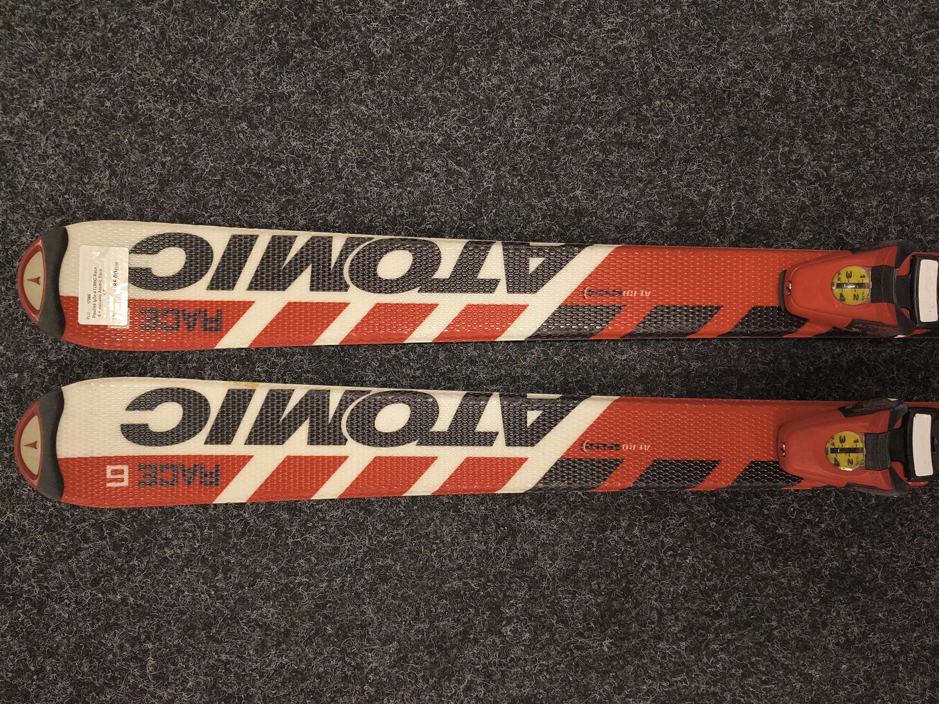 Gebrauchte ATOMIC Race 6 Ski + Atomic Race 4.5 Bindungen