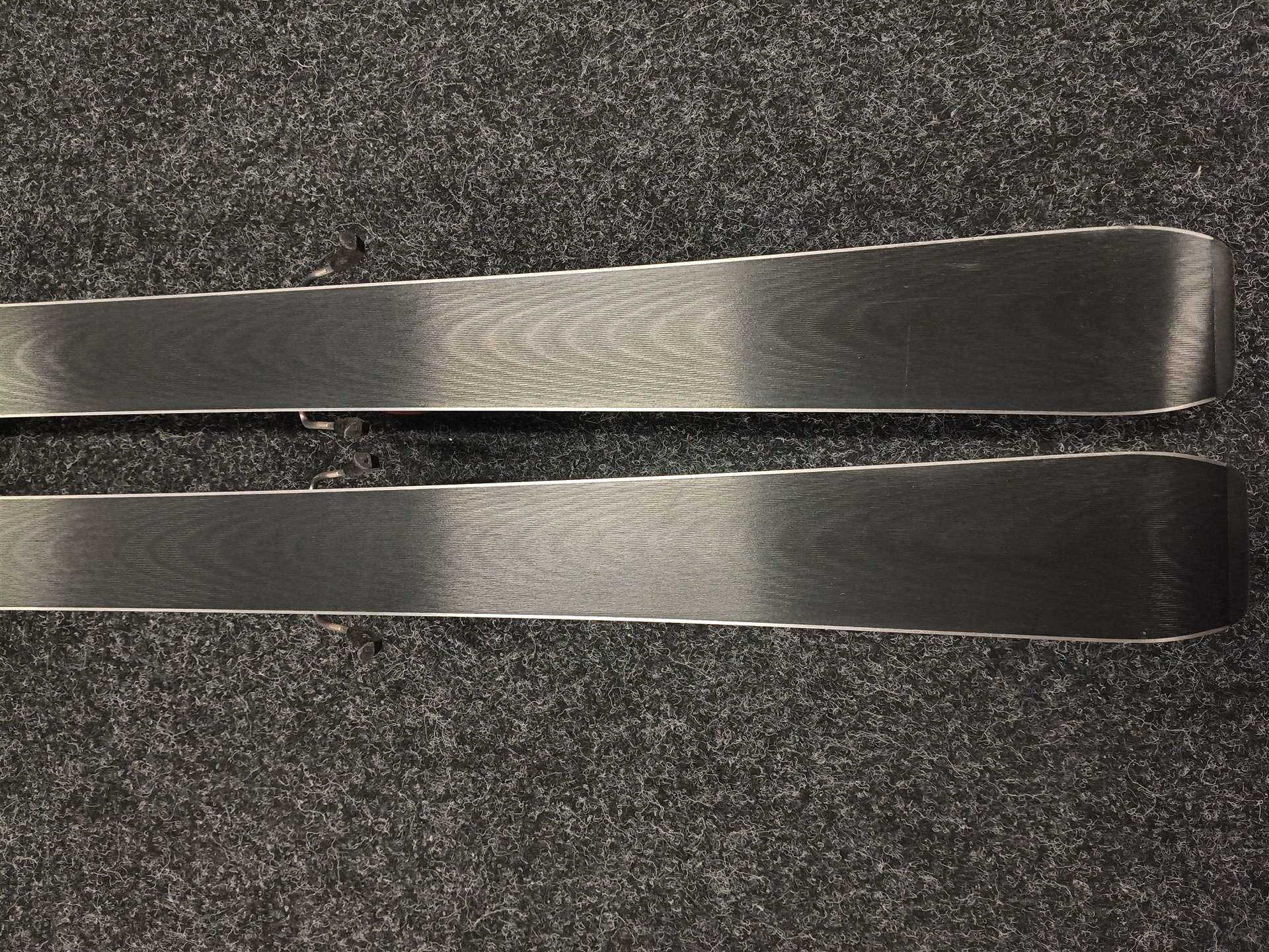 Gebrauchte ATOMIC Race 6 Ski + Atomic Race 4.5 Bindungen