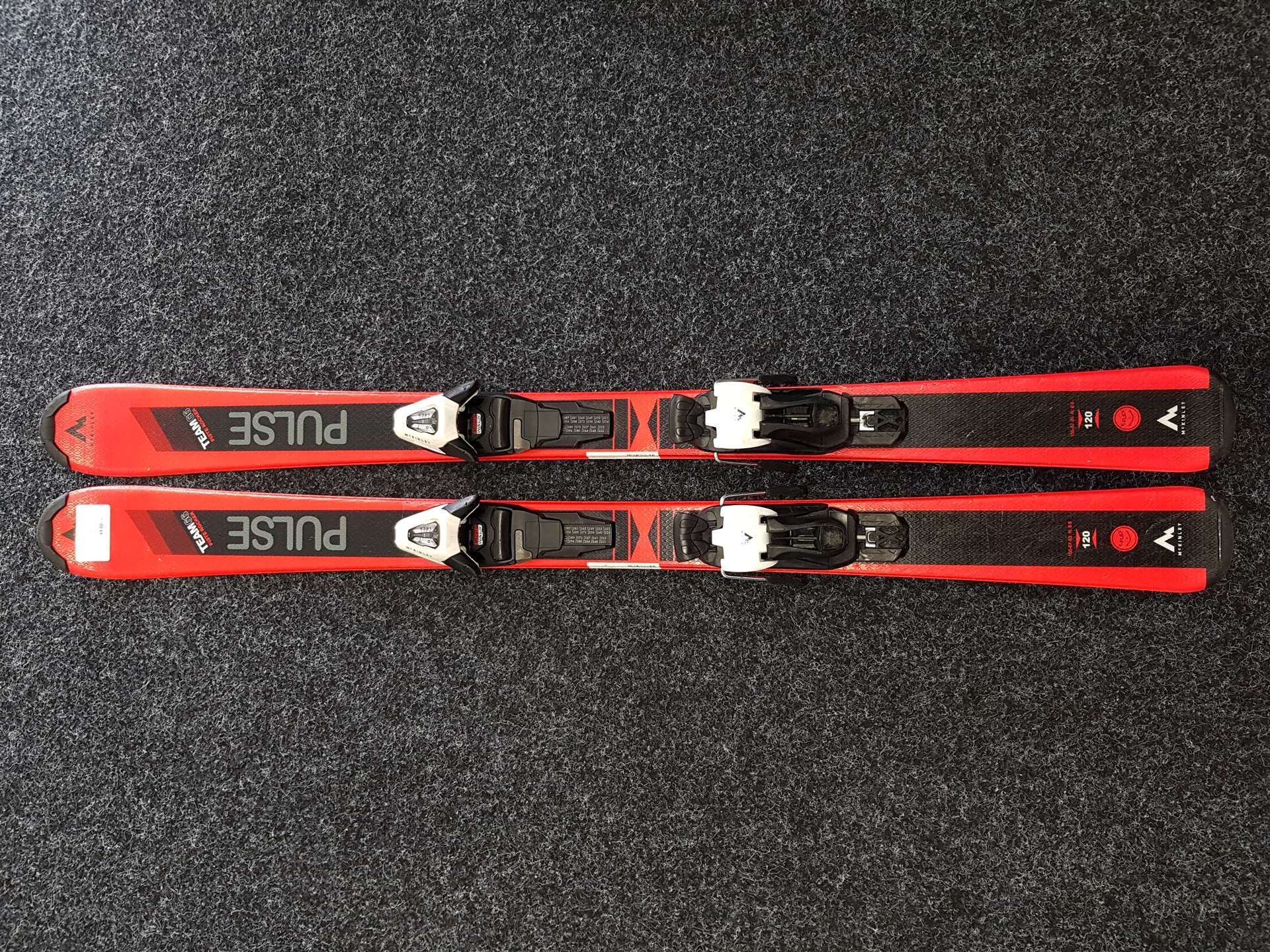 Rabljene otroške smuči McKINLEY Pulse + vezi McKINLEY CW45
