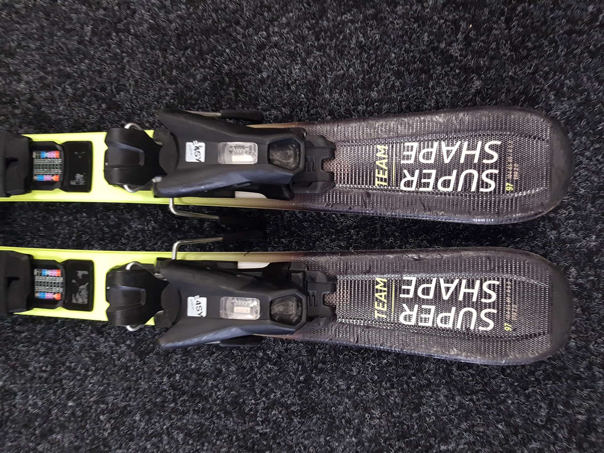 Rabljene dječje skije HEAD Supershape Team + vezovi Tyrolia JRS 4.5 CA