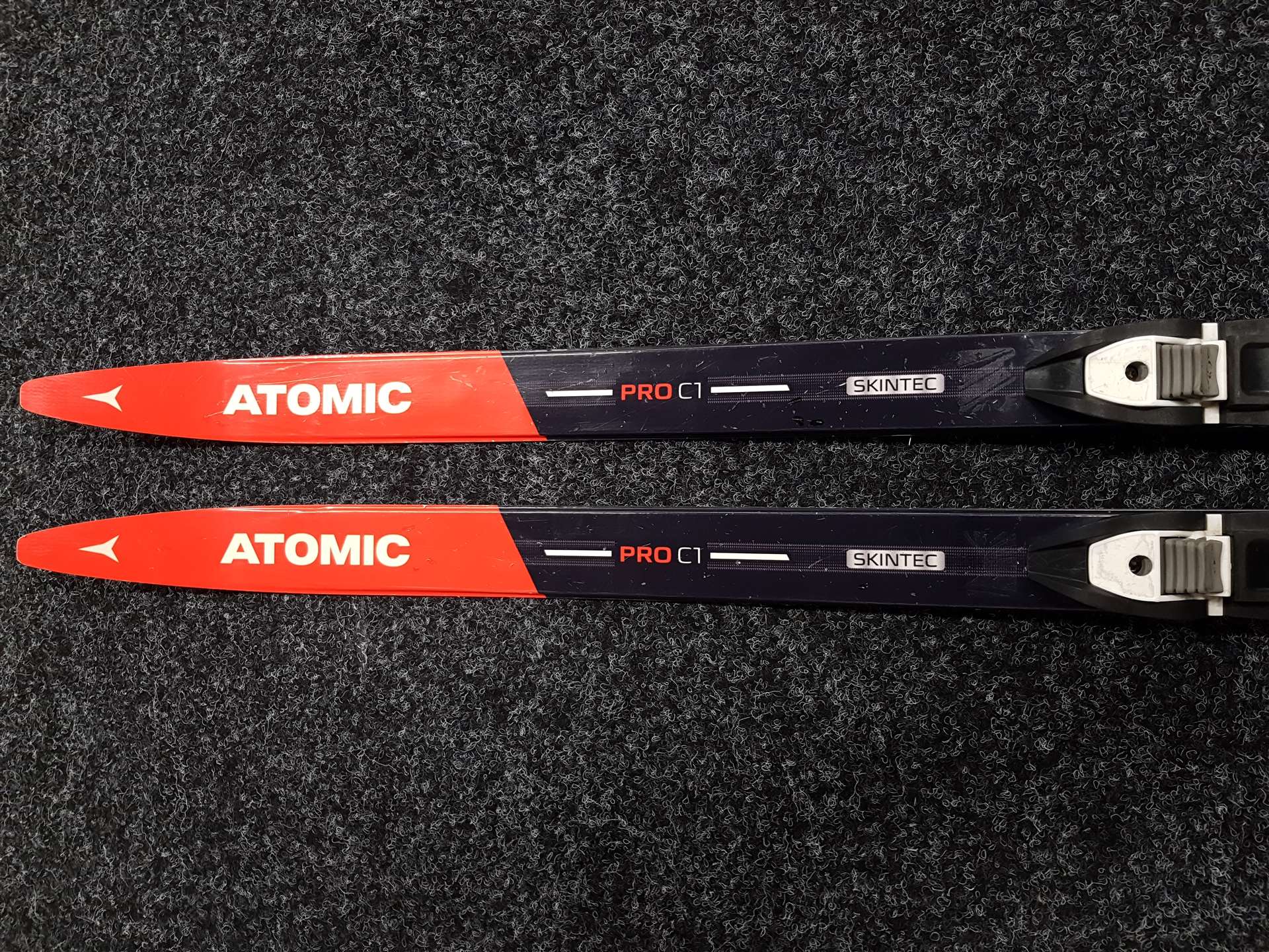 Schiuri de cross-country Atomic PRO C1 JR folosite + legături NNN Salomon