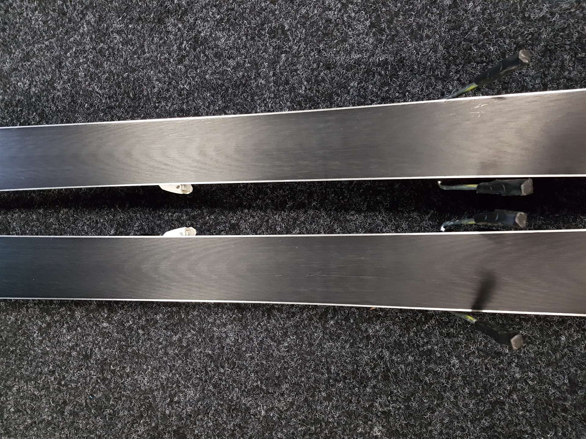 Použité lyže HEAD Super Shape + vázání Head PRO 12