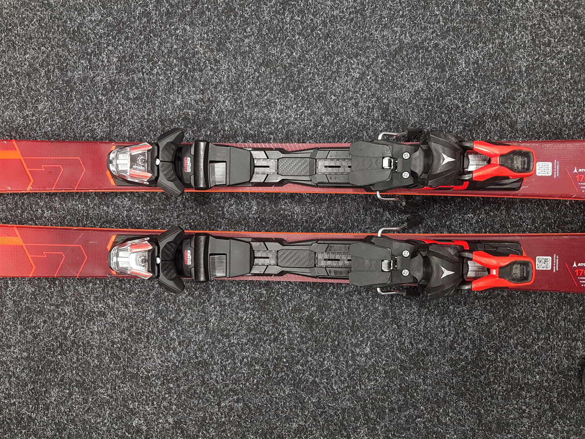 Použité lyže ATOMIC Redster S7 + vázání Atomic M Twelve 12