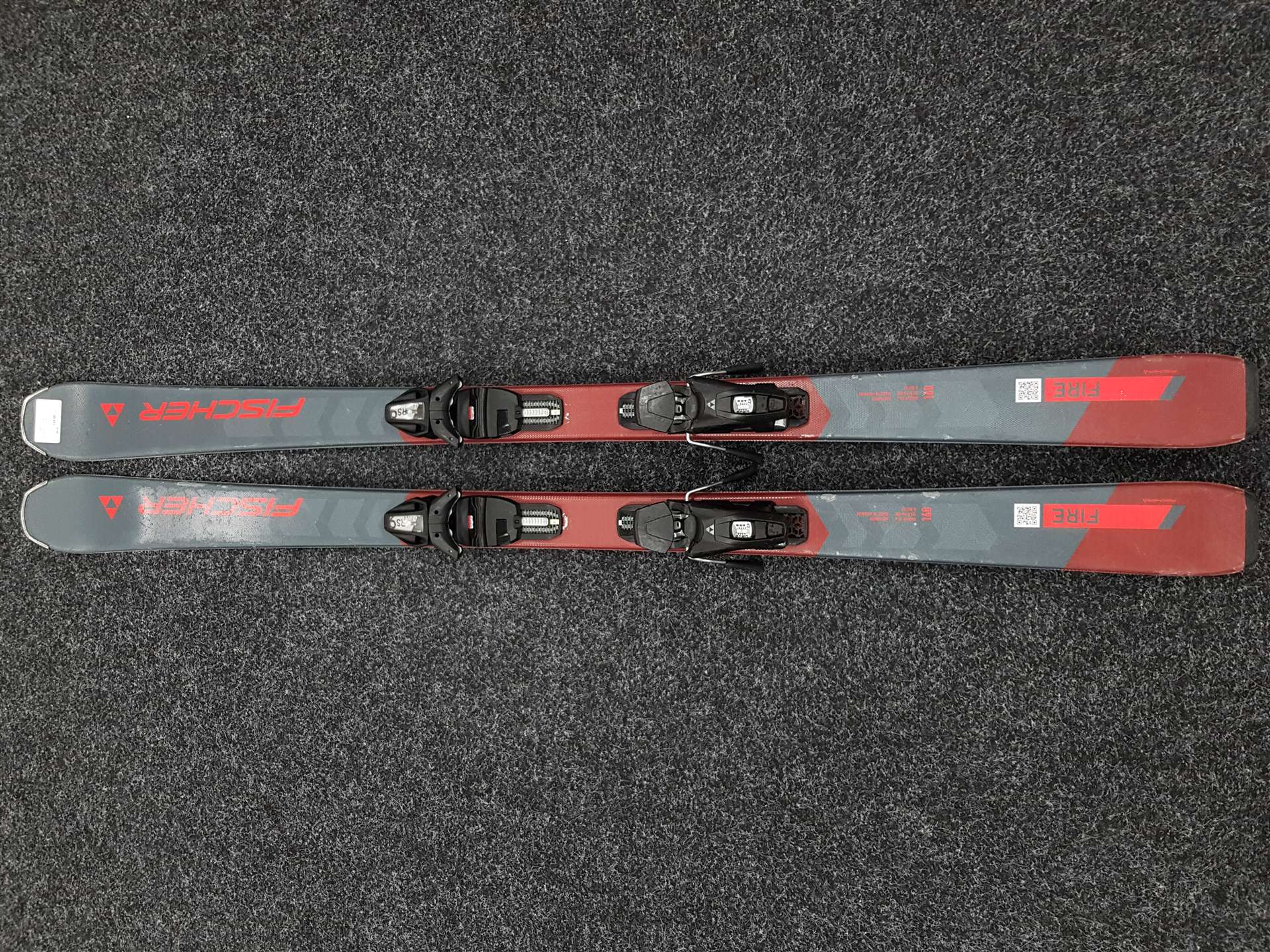 Skis FISCHER Fire d'occasion + fixations Fischer RS 9